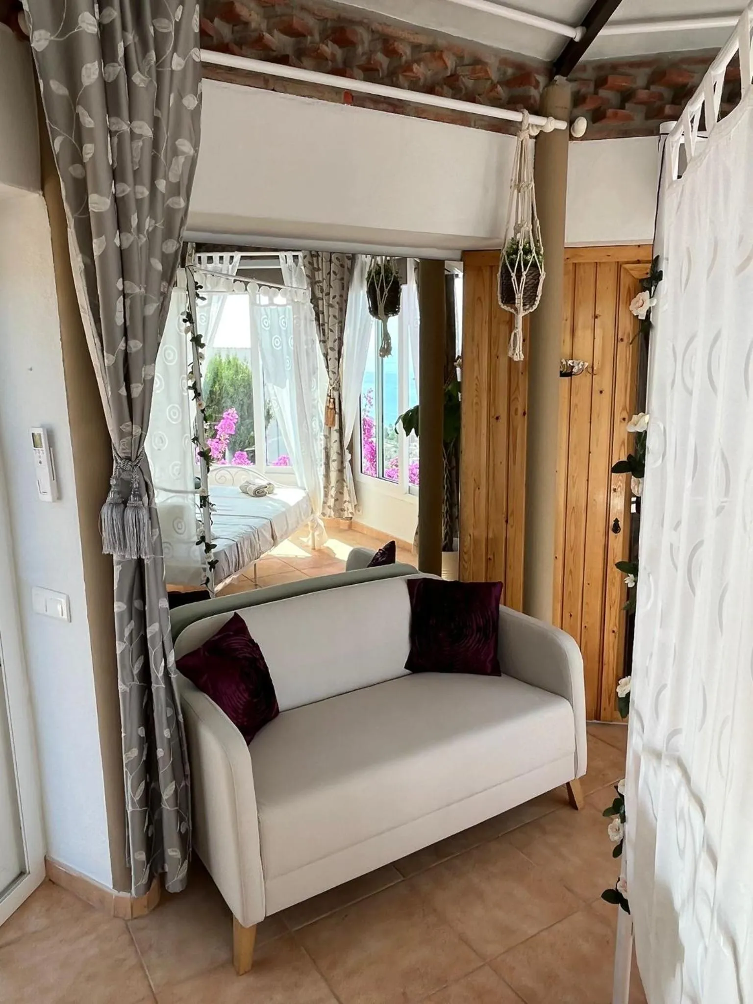 Seating area, Bed in Casa Hermosa