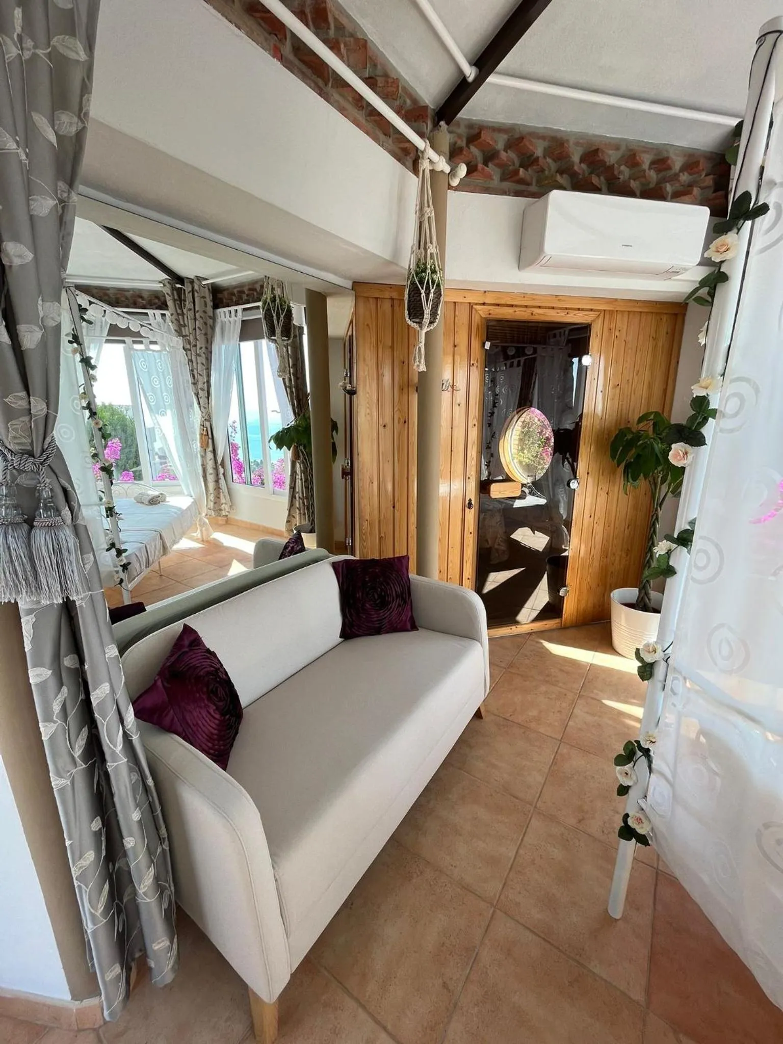 Seating area, Bed in Casa Hermosa