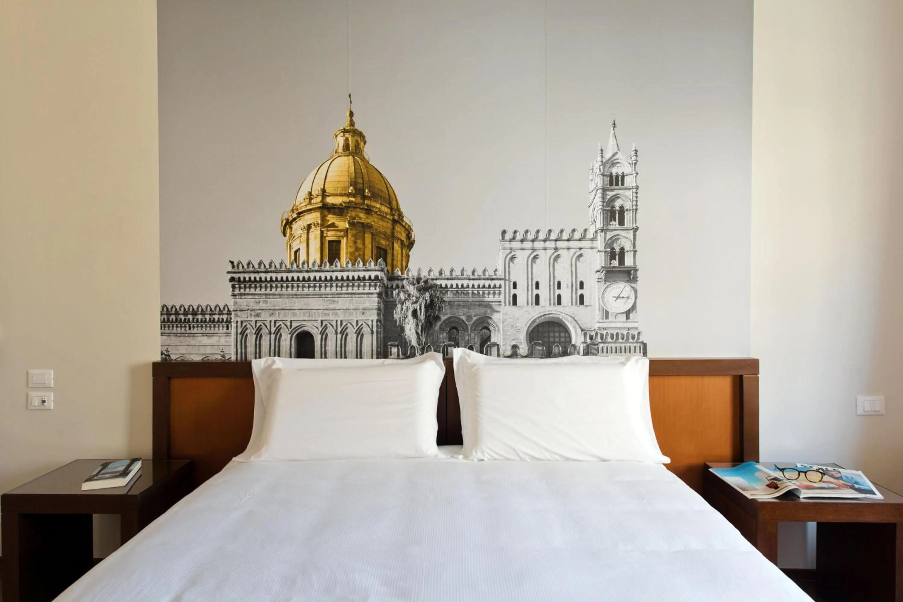 Photo of the whole room, Bed in B&B Hotel Palermo Quattro Canti