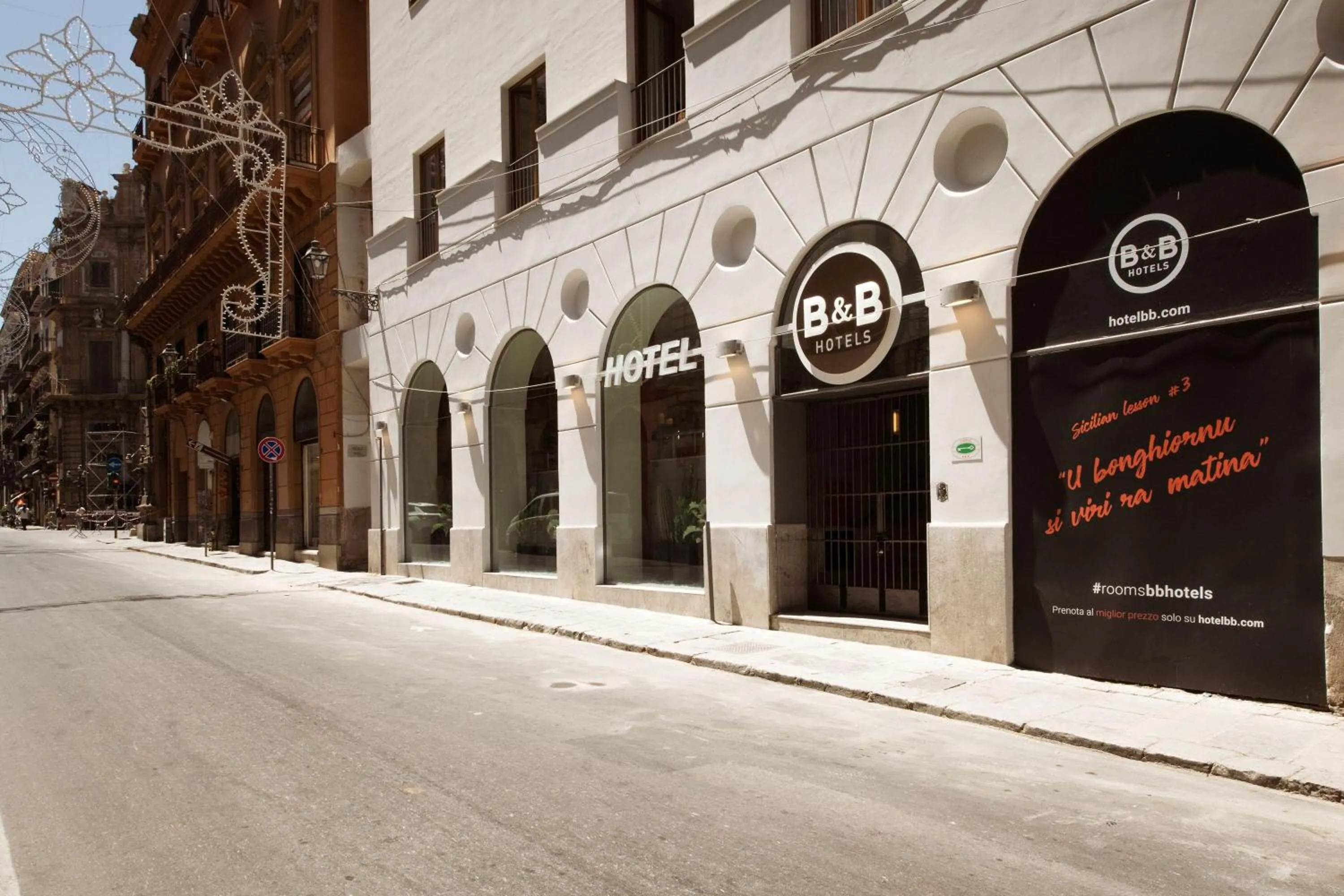Property building in B&B Hotel Palermo Quattro Canti