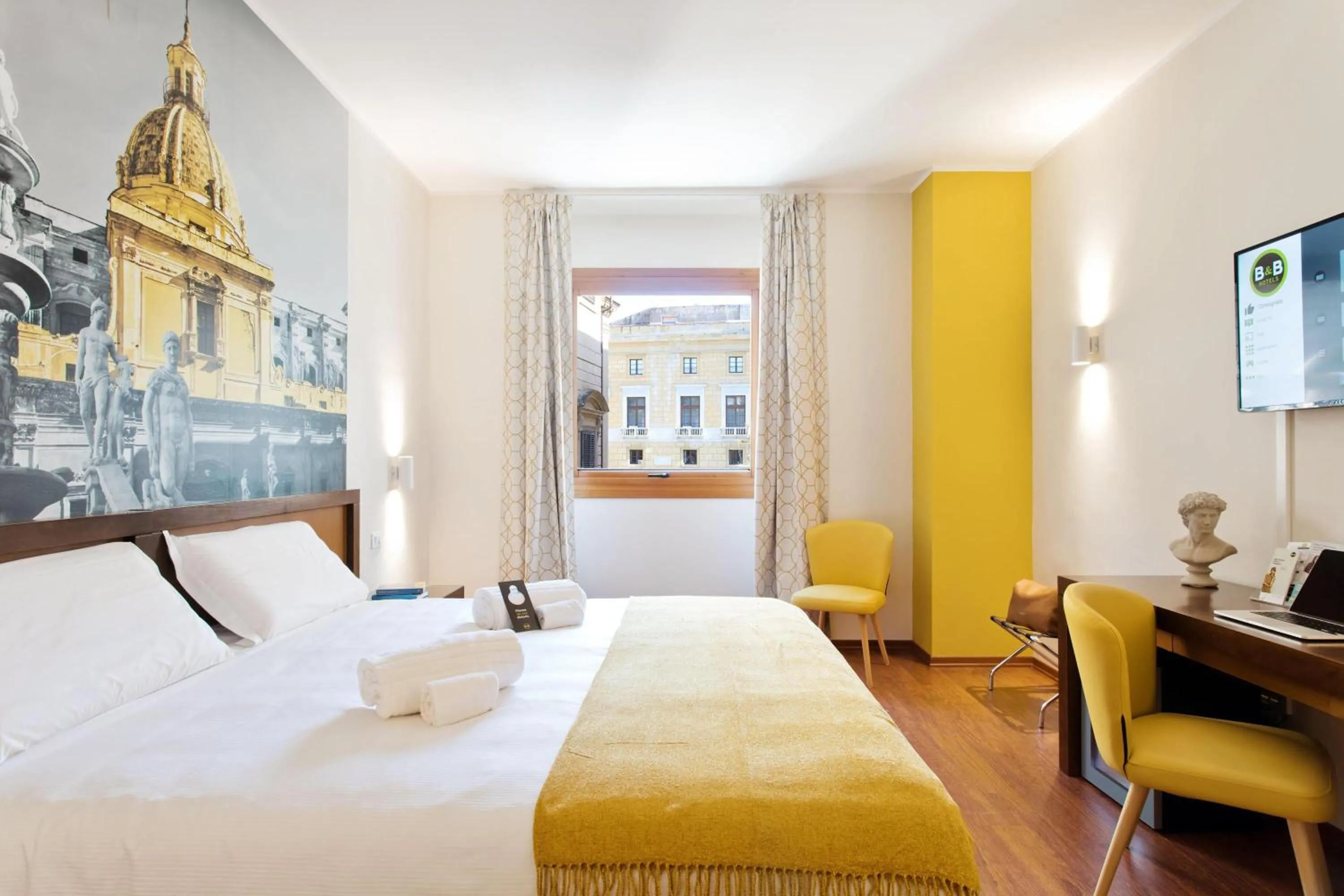 Photo of the whole room, Bed in B&B Hotel Palermo Quattro Canti