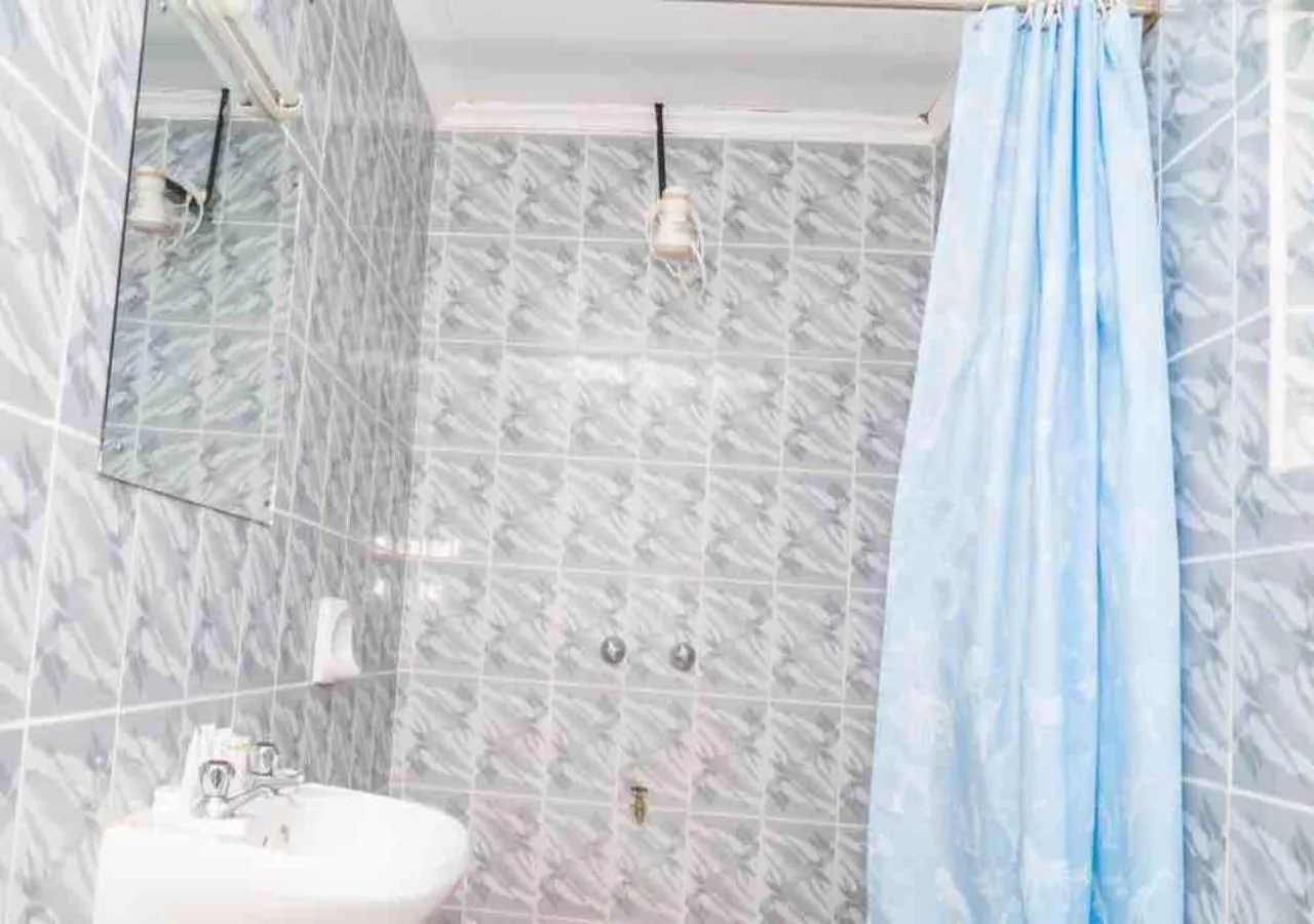 Shower in Olsupat Lodge