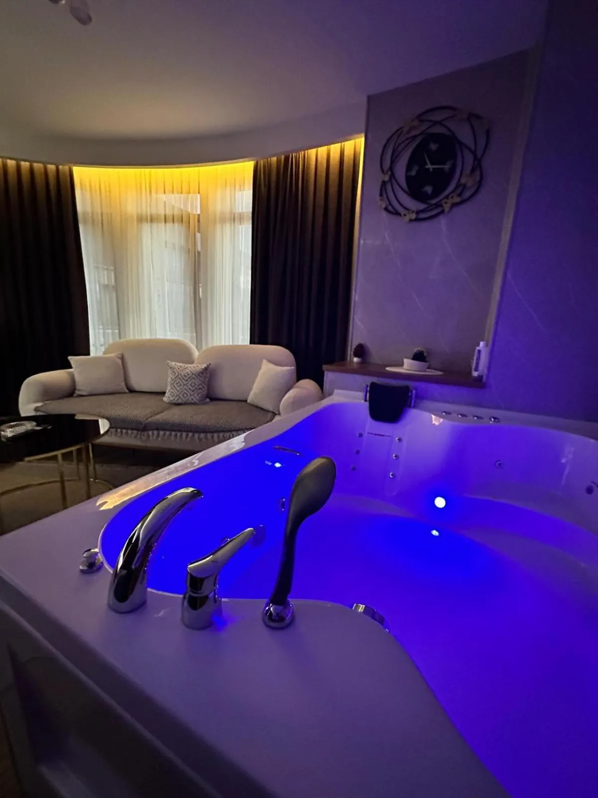 Hot Tub in İstanbul Houses Sabiha Gökçen Airport