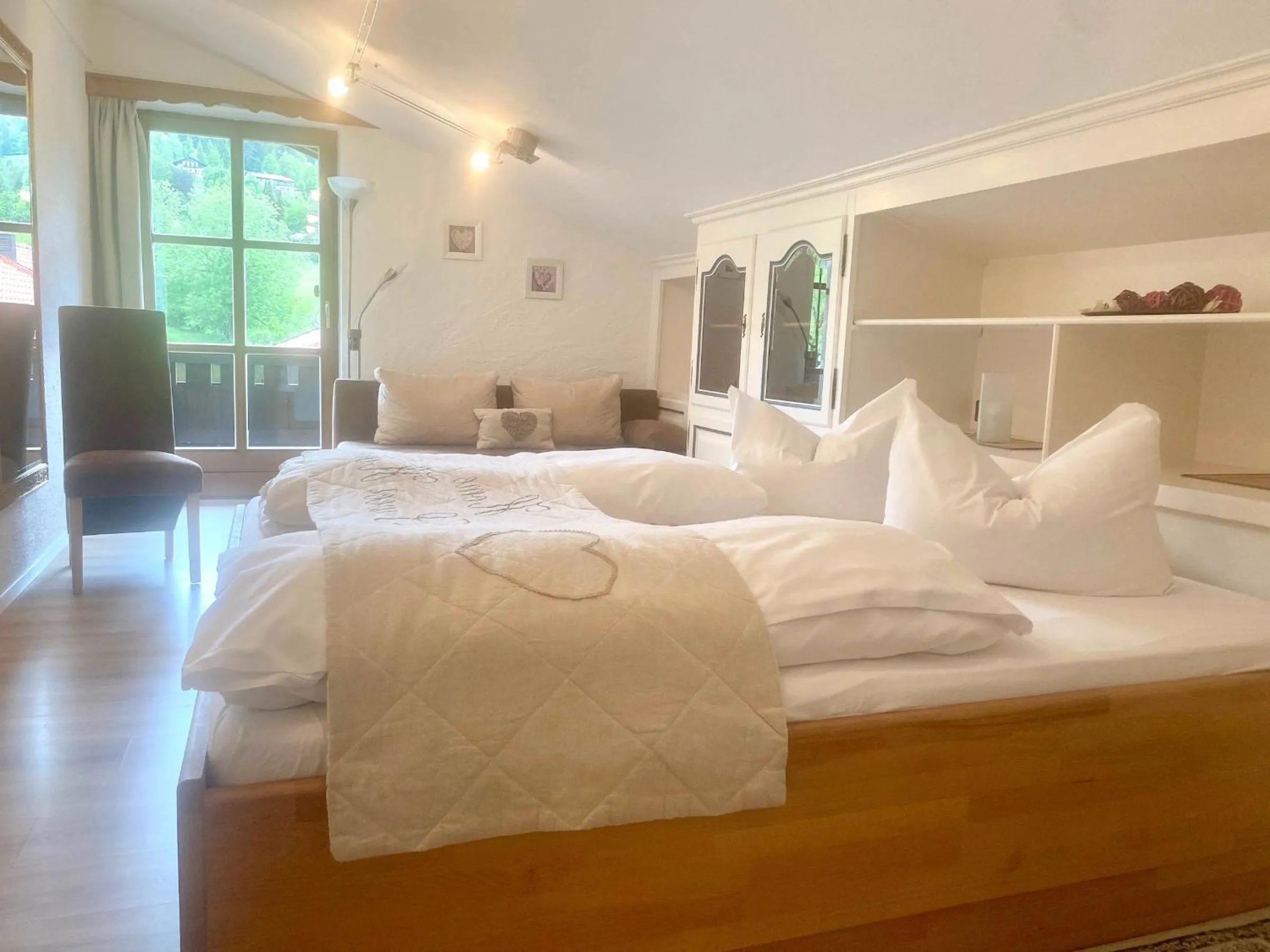 Bed in Das Maximilian - Feines Landhotel am Schliersee