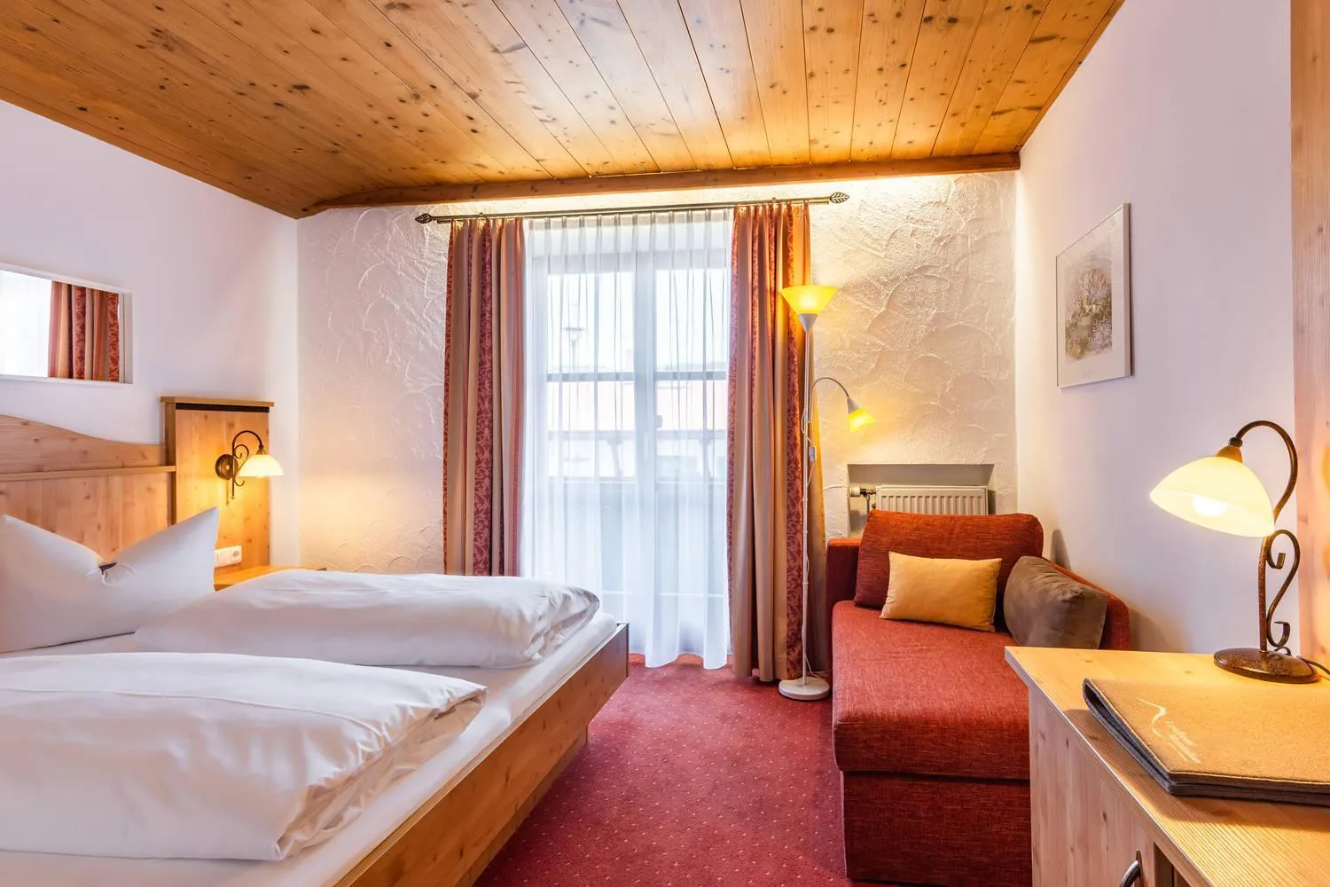 Bed in Das Maximilian - Feines Landhotel am Schliersee