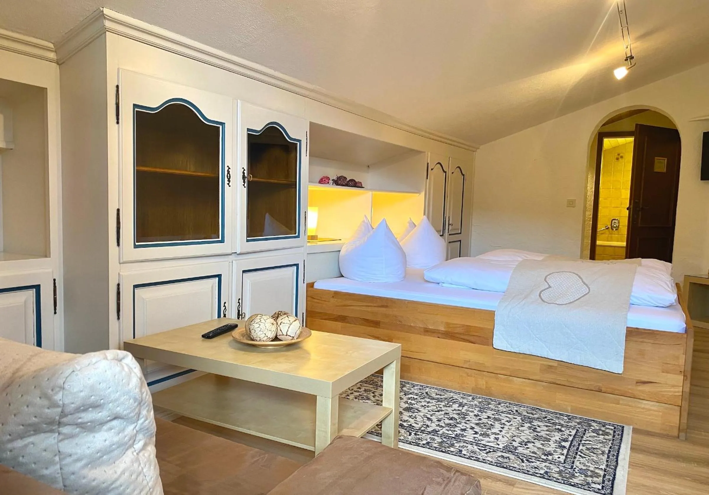 Bed in Das Maximilian - Feines Landhotel am Schliersee