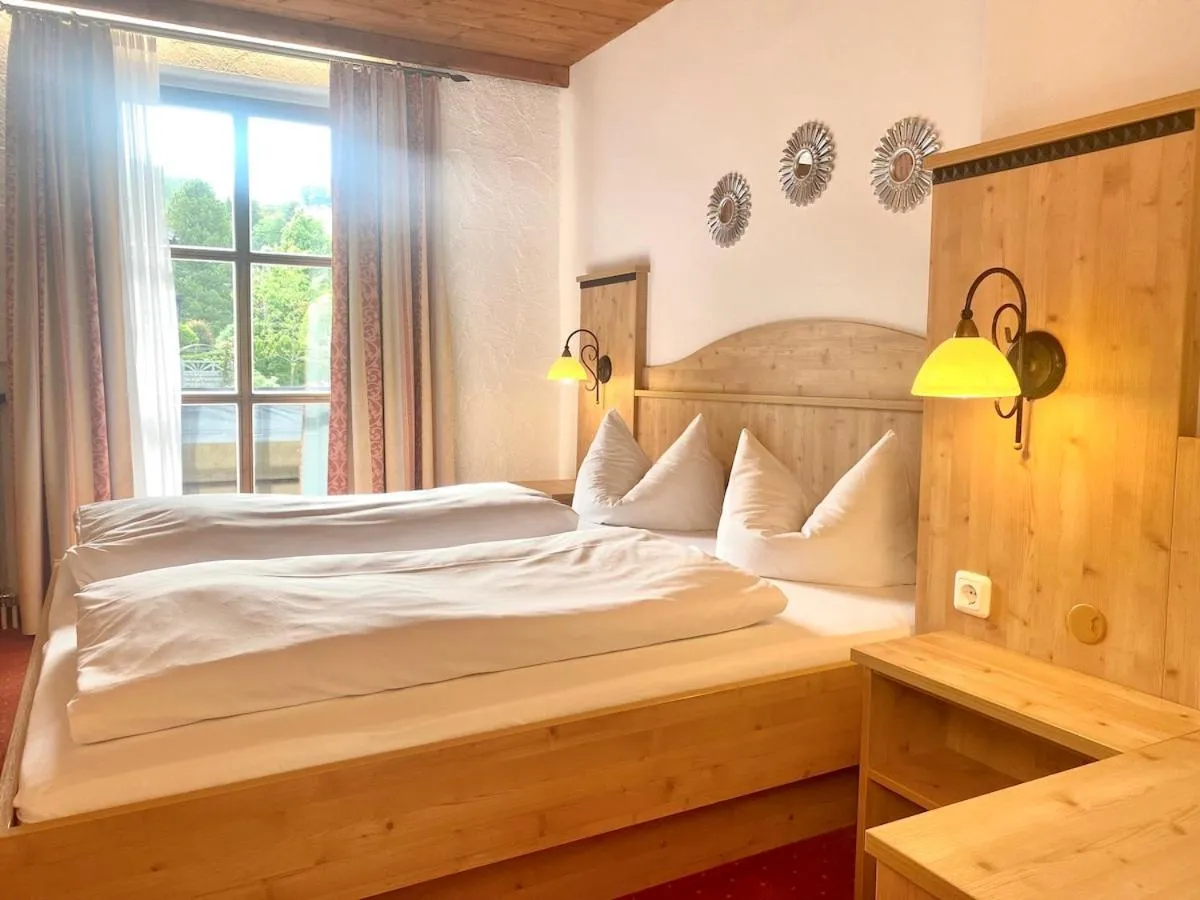 Bed in Das Maximilian - Feines Landhotel am Schliersee