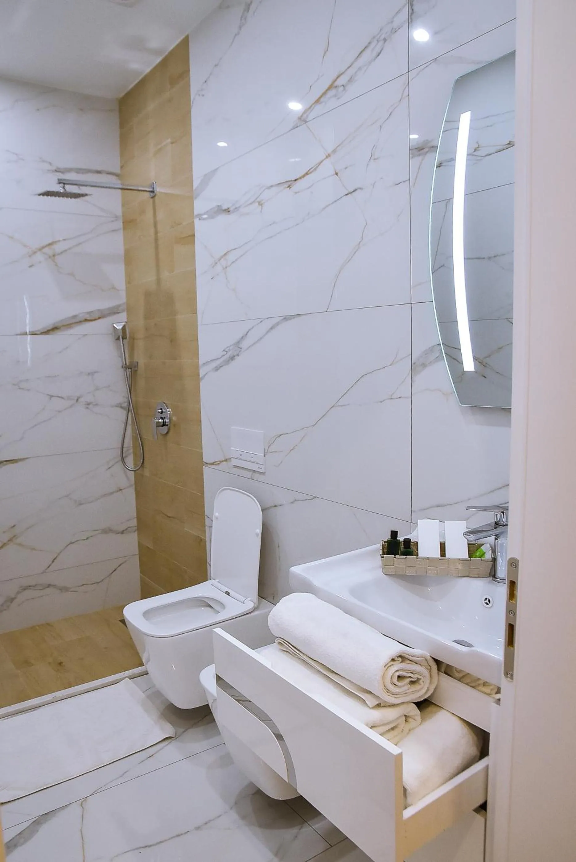 Shower in Hotel Jurgen