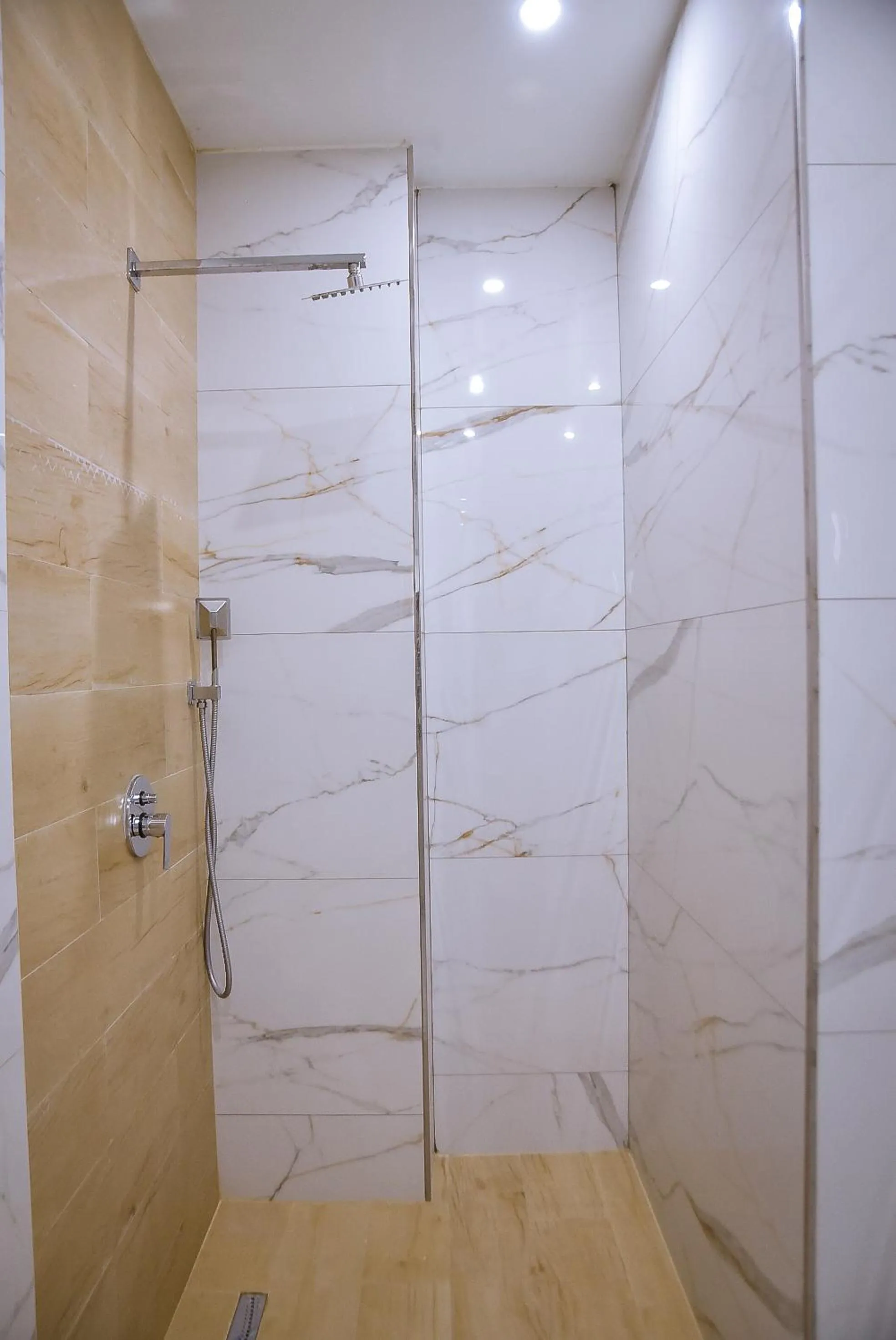 Shower in Hotel Jurgen