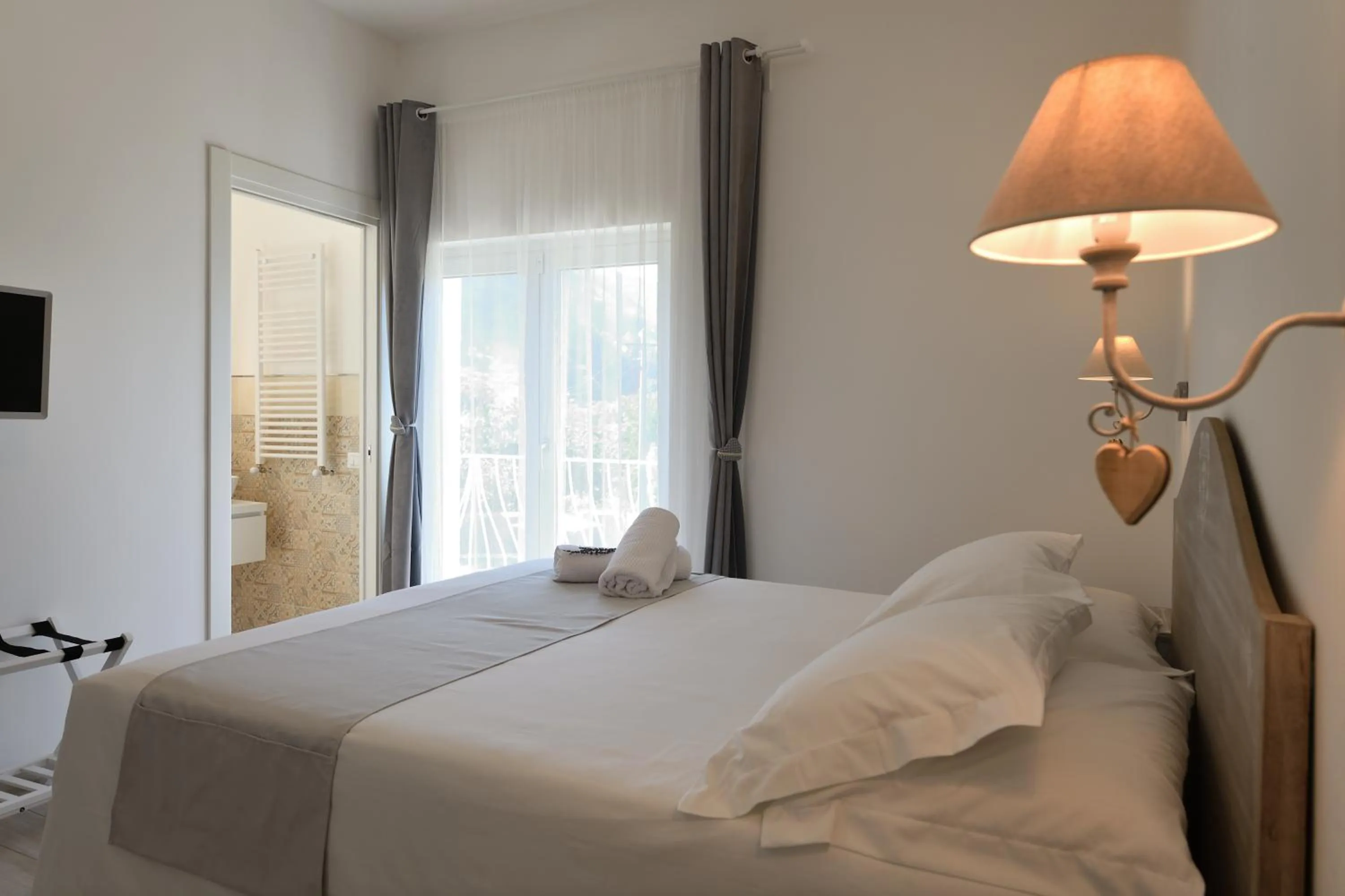 Photo of the whole room, Bed in il Lago di Nemi