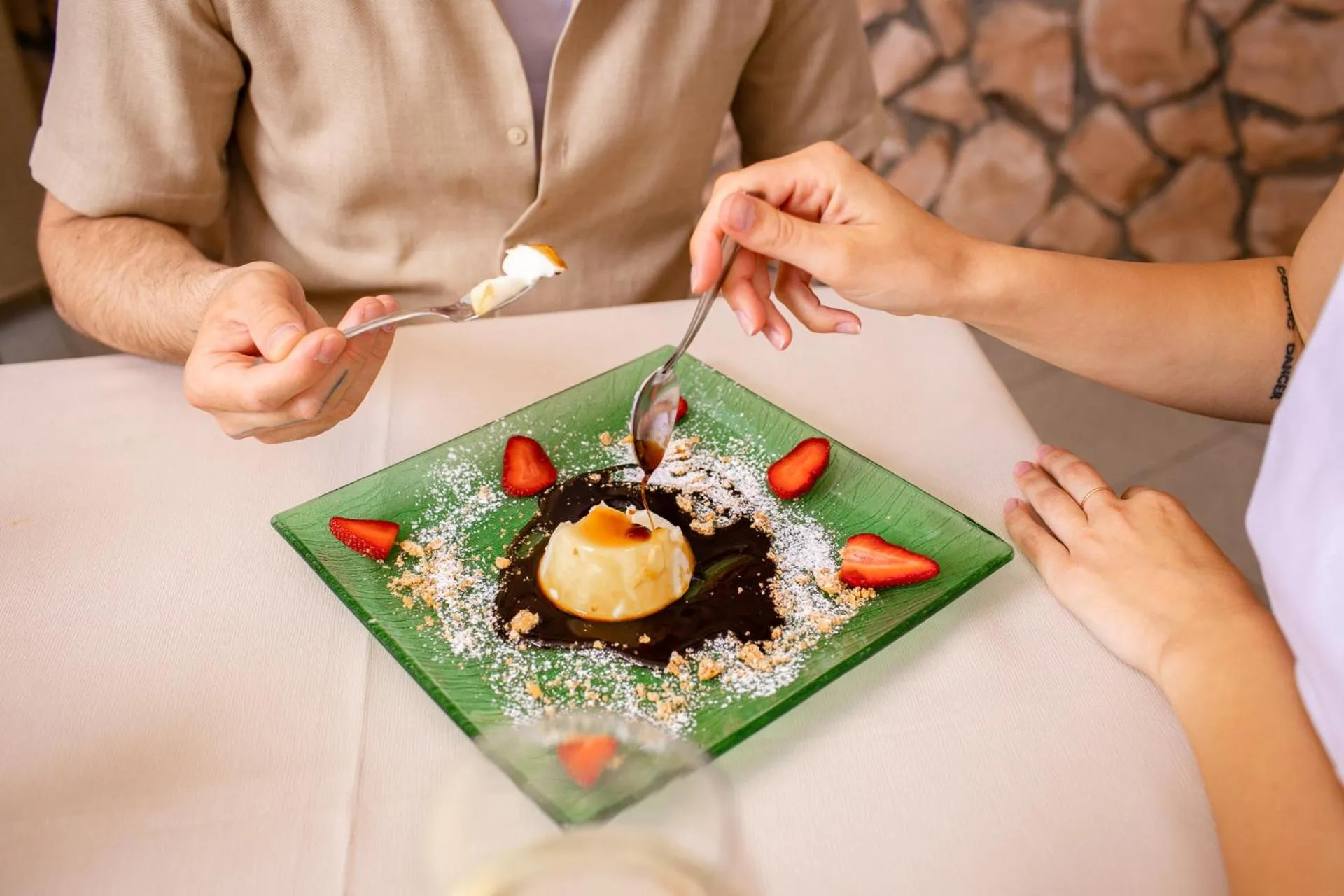 Restaurant/places to eat in New Bristol Sport Hotel