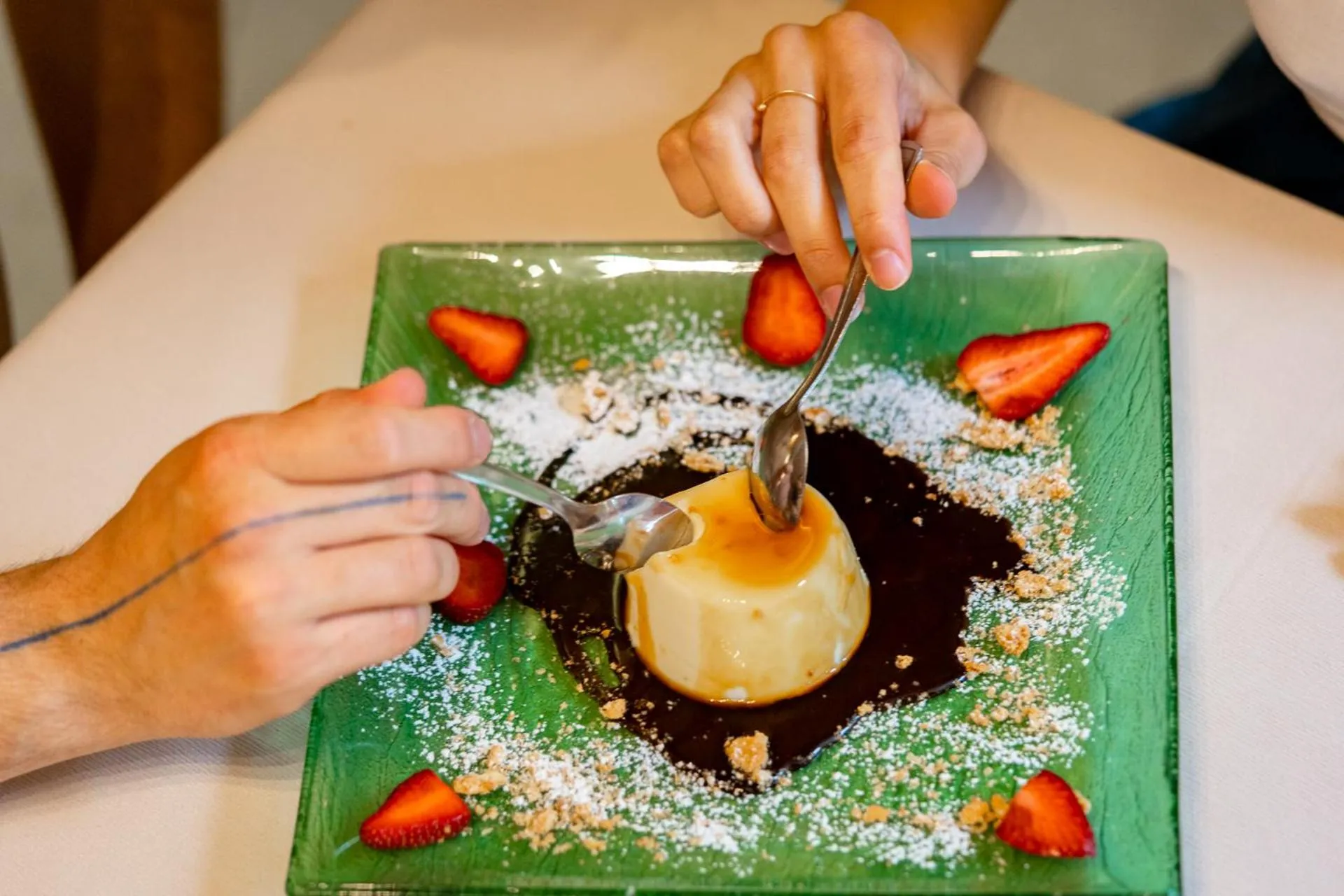 Restaurant/places to eat in New Bristol Sport Hotel