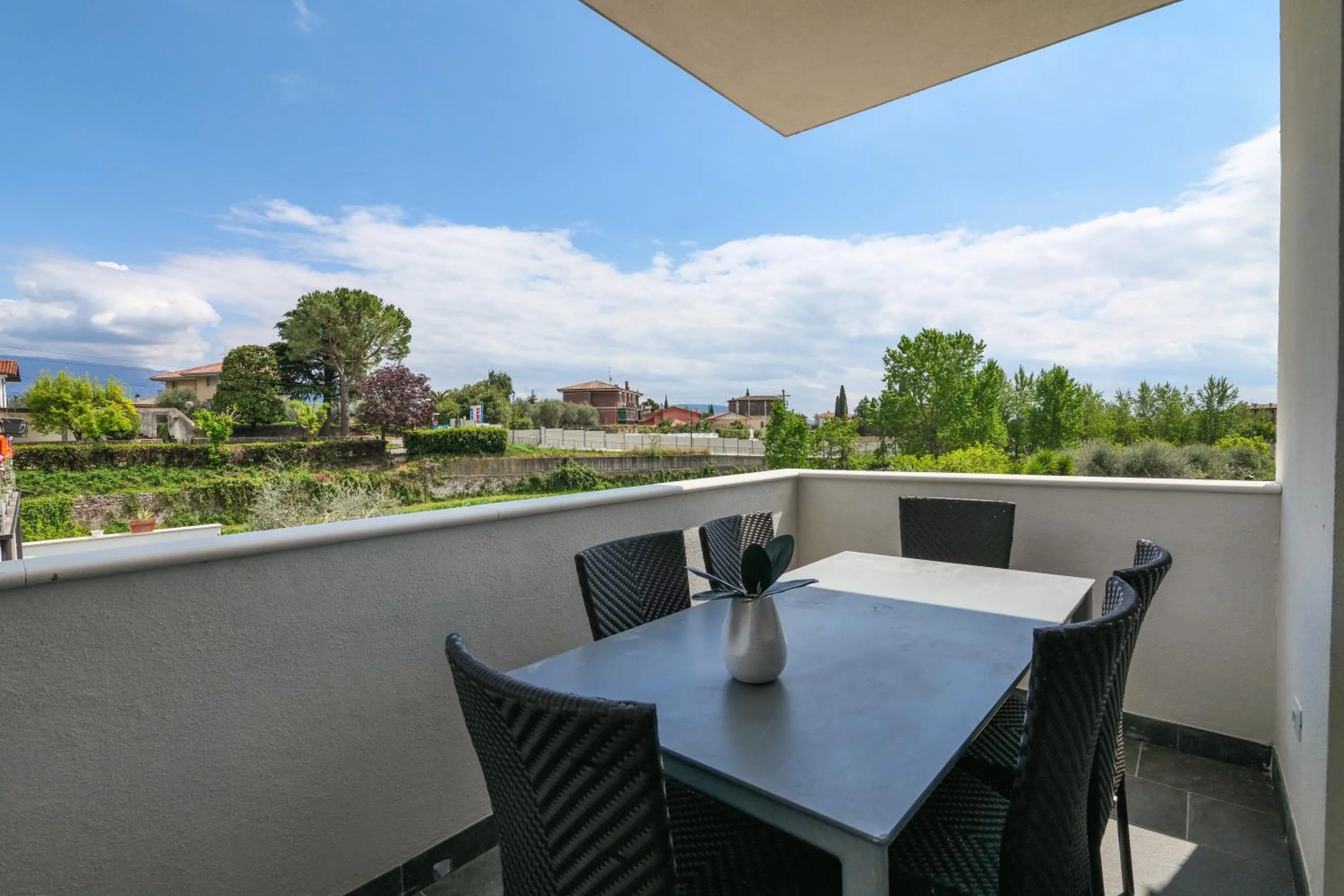 Patio in Borgo degli Ulivi Residence di Olympic Garda Lake