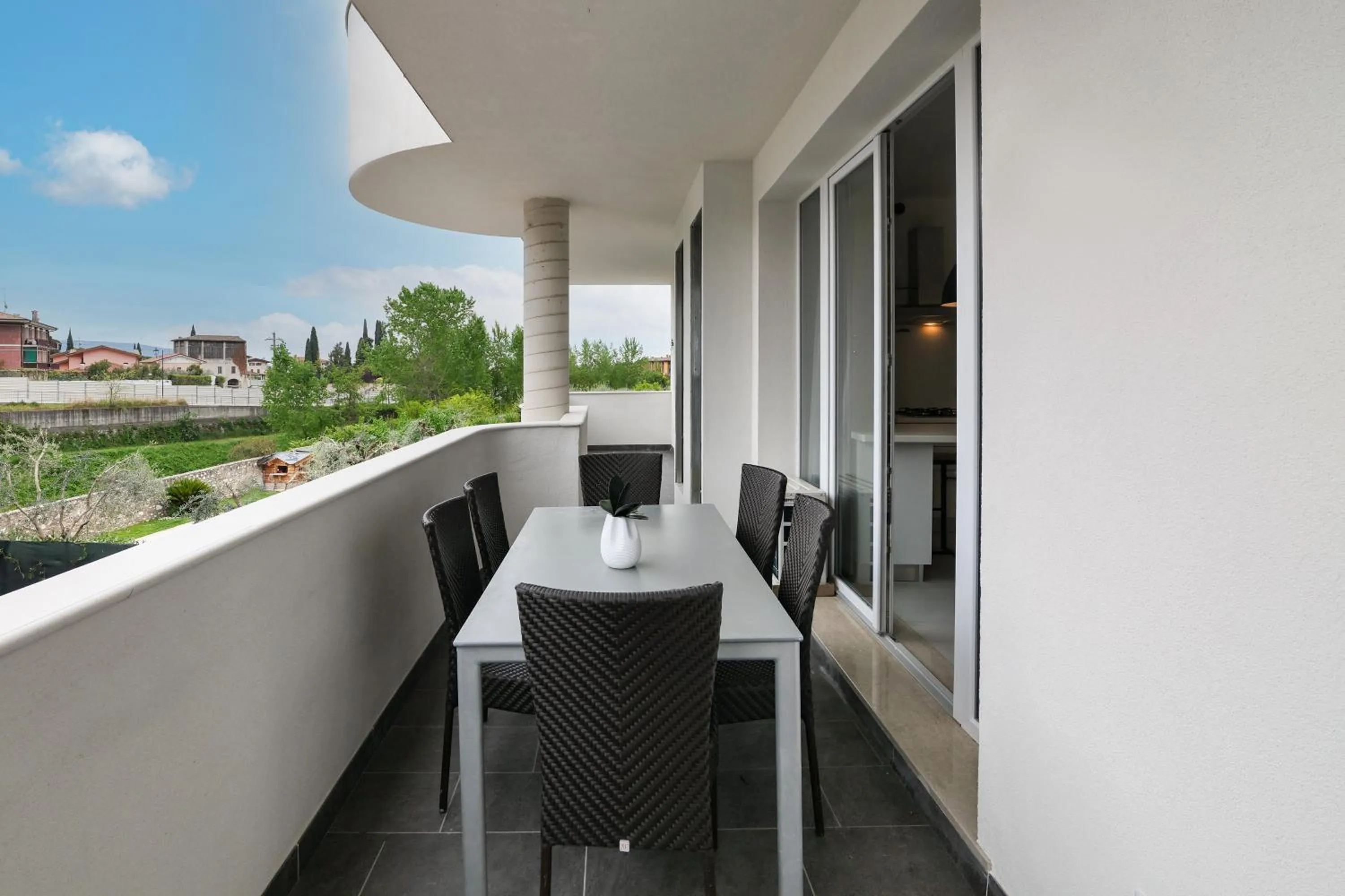 Patio in Borgo degli Ulivi Residence di Olympic Garda Lake