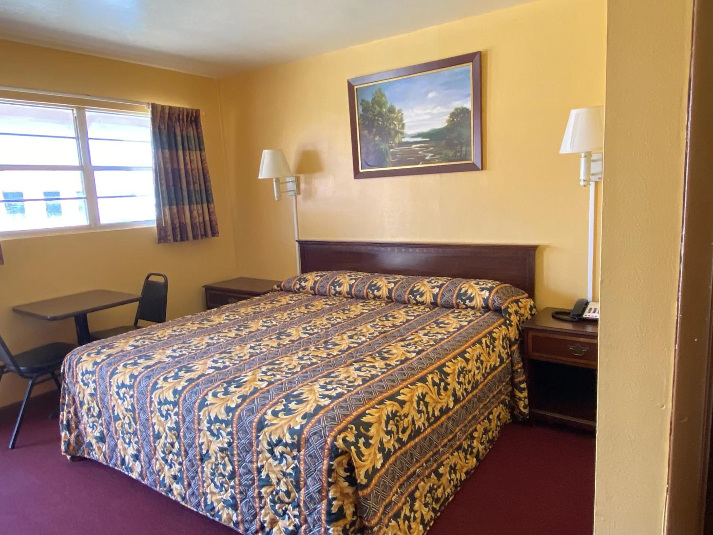 Bed in Rodeway Inn
