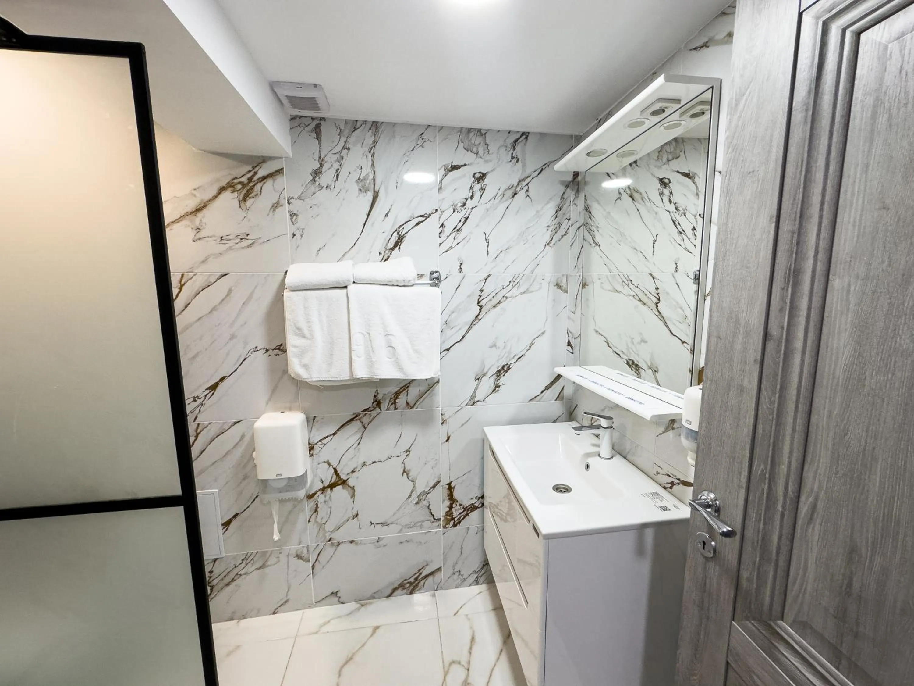 Bathroom in Avenue Venus - Avenue Hotels