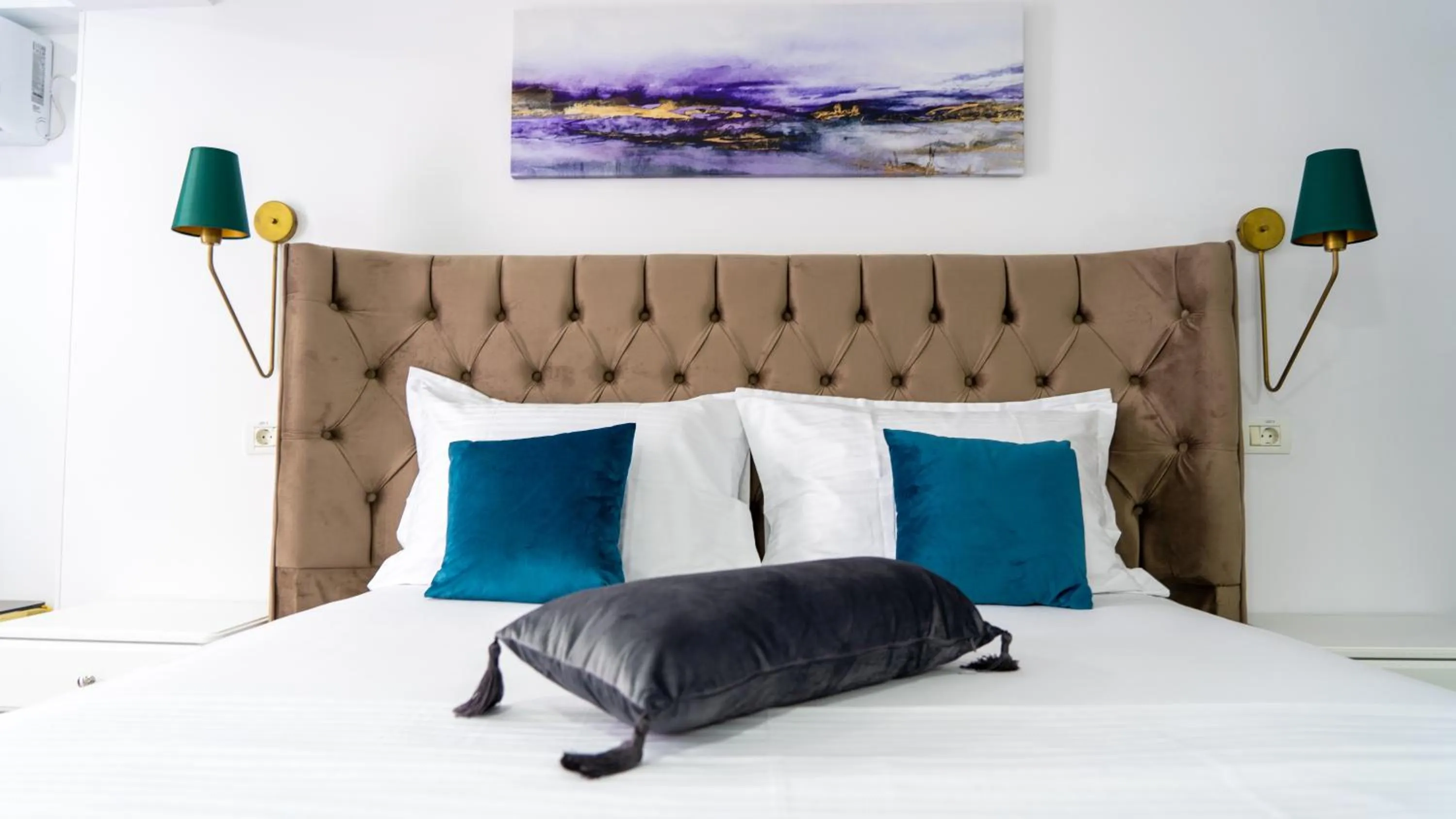 Bed in Avenue Venus - Avenue Hotels