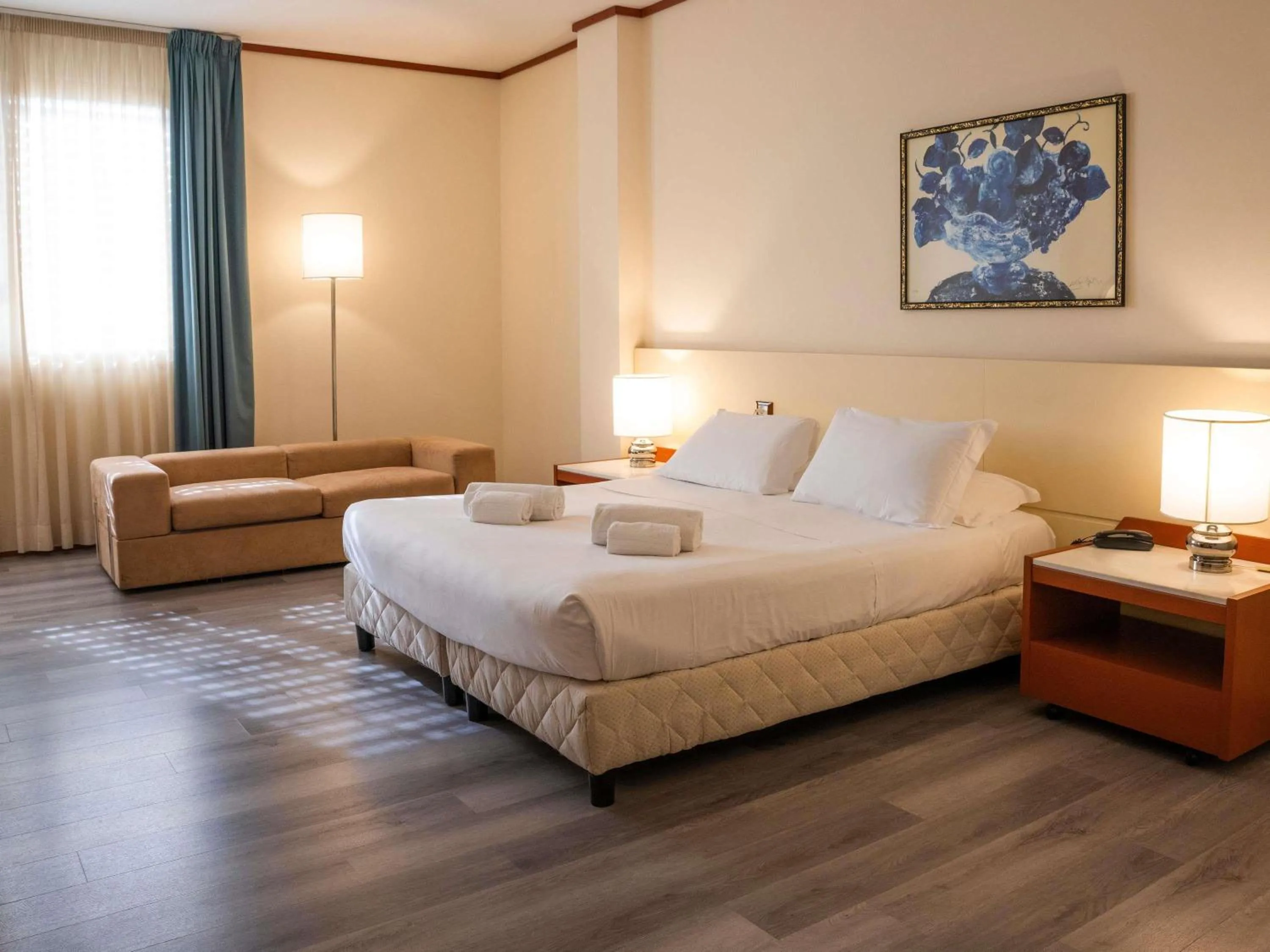 Bedroom, Bed in Mercure Hotel President Lecce