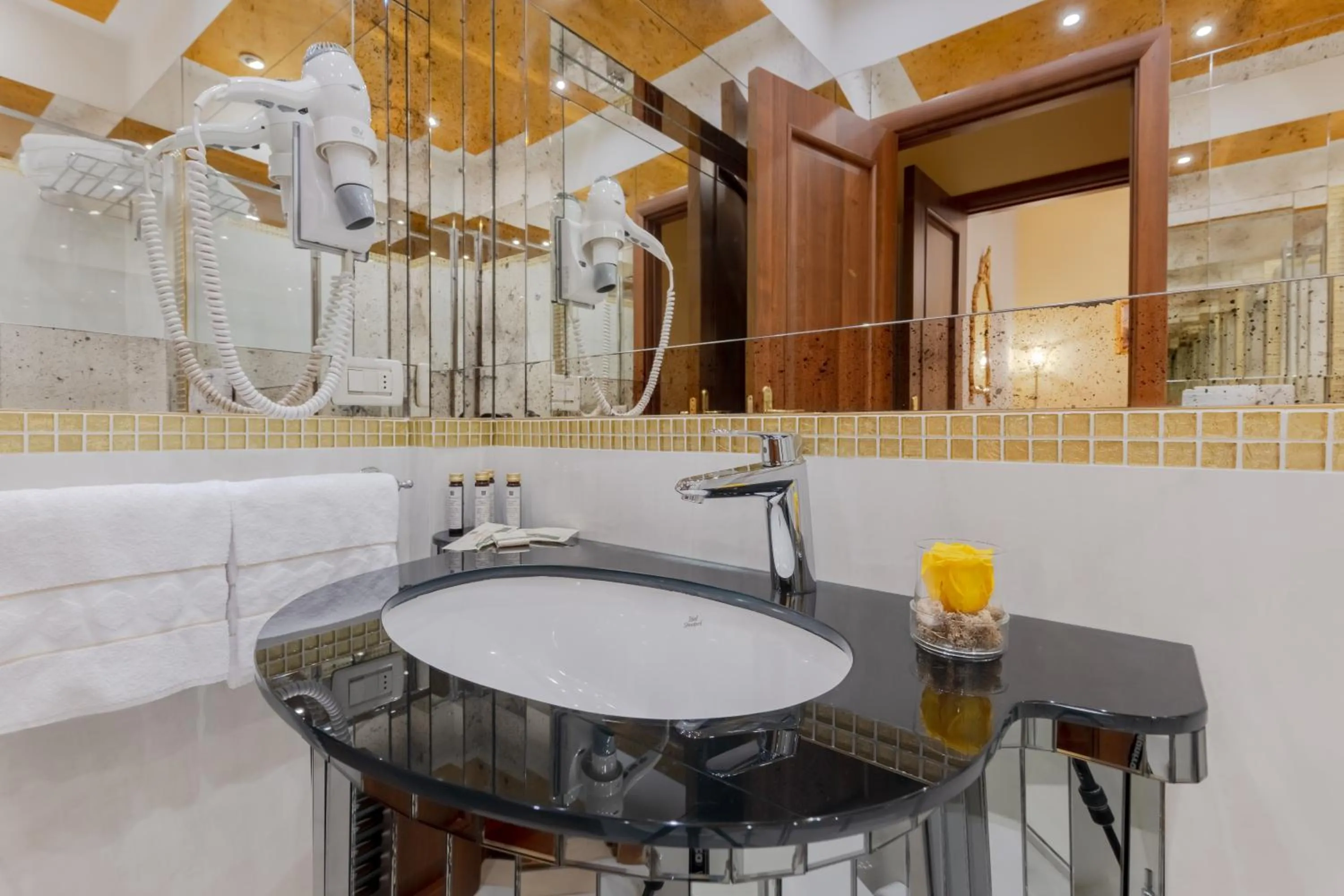 Bathroom in Cà dell'arte Suite