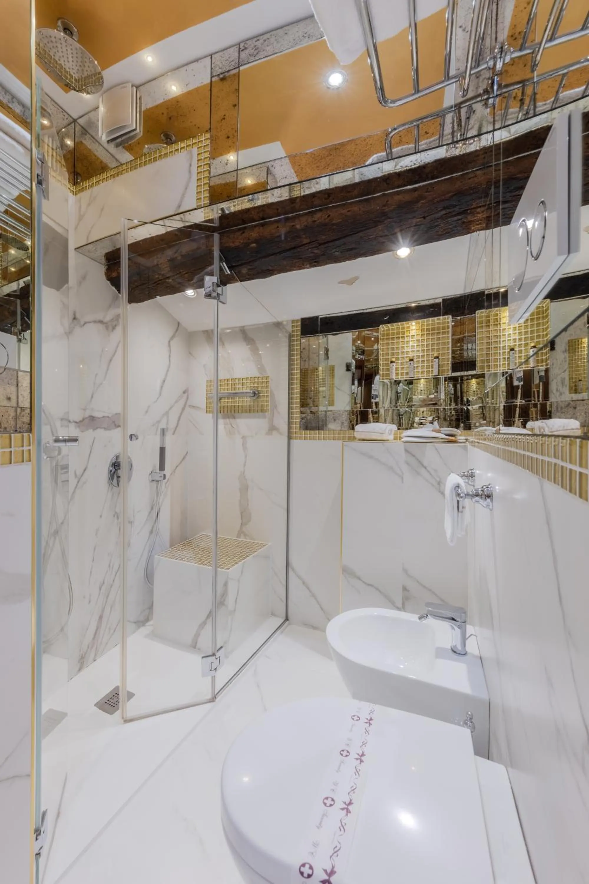 Bathroom in Cà dell'arte Suite