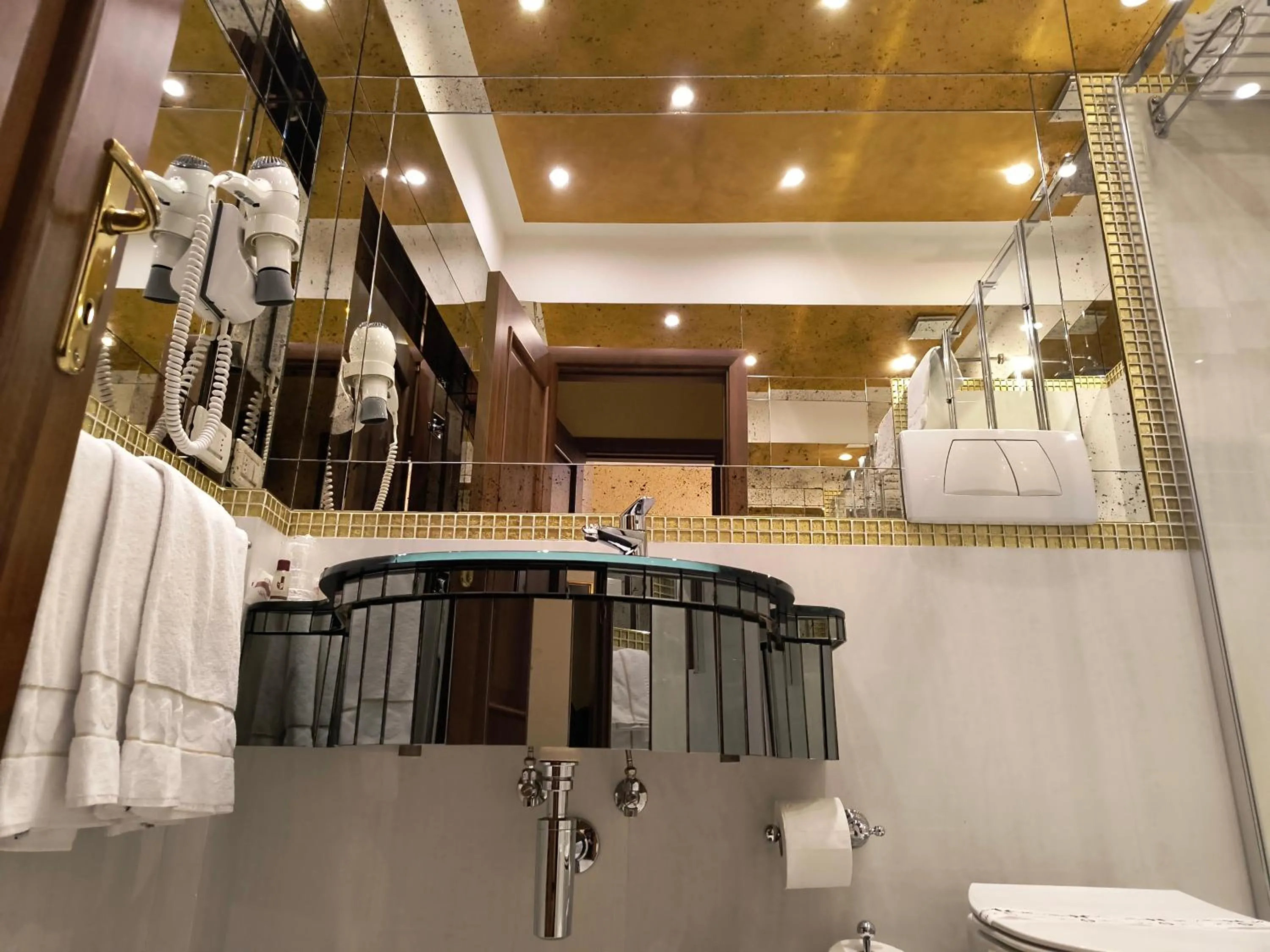 Bathroom in Cà dell'arte Suite