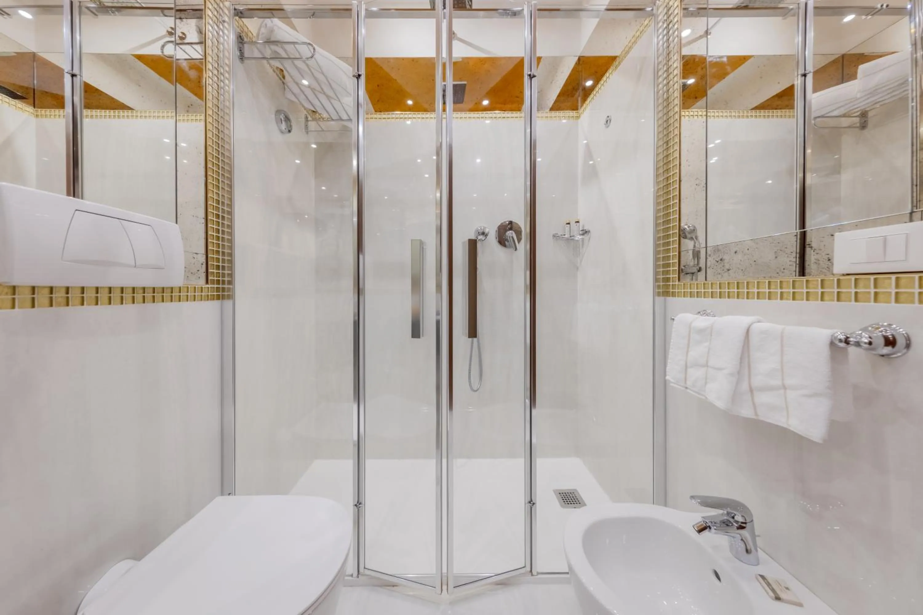 Shower in Cà dell'arte Suite