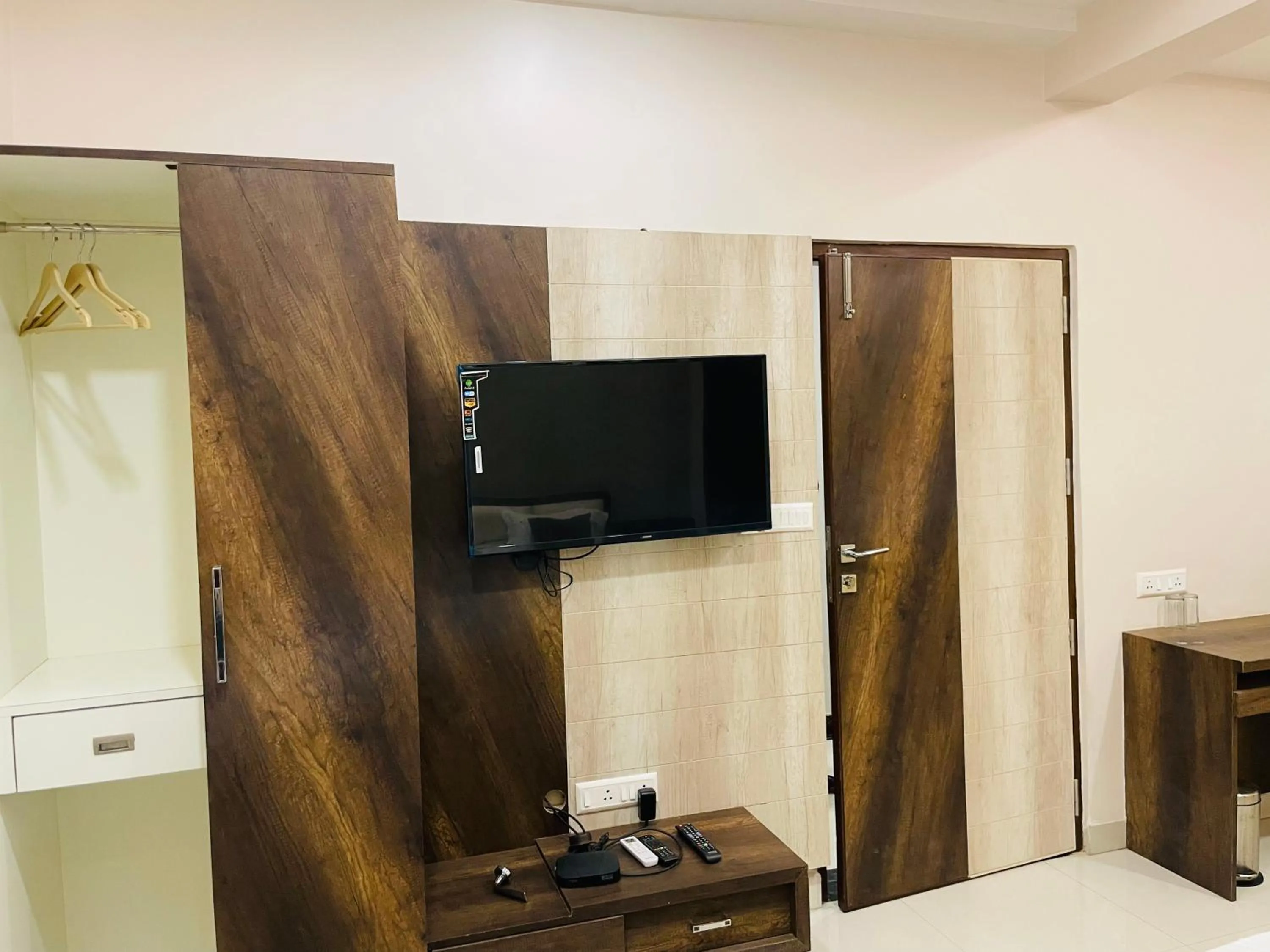 TV and multimedia in Hotel Singh Comfort Inn