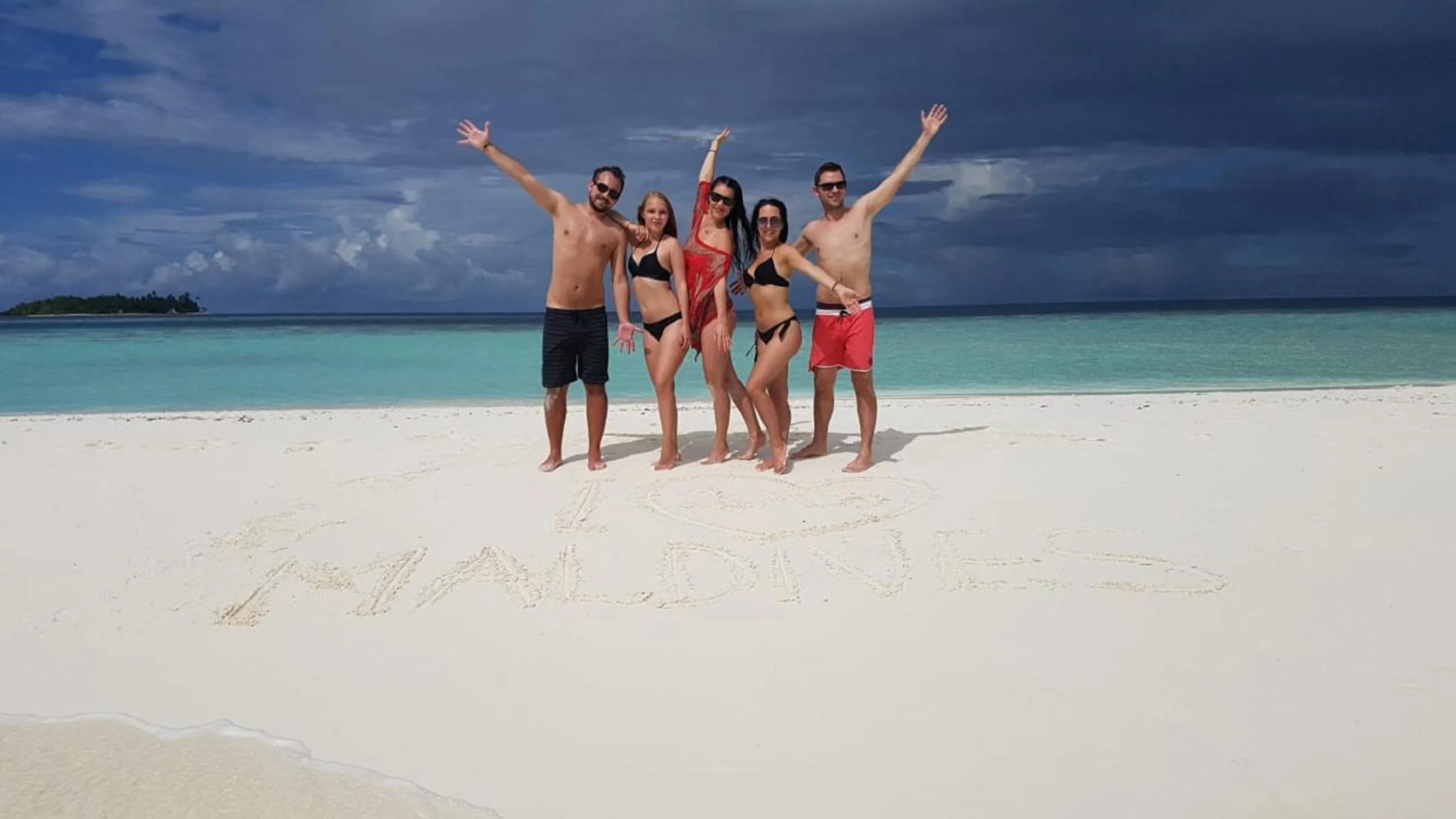 Beach in Batuta Maldives Fourson