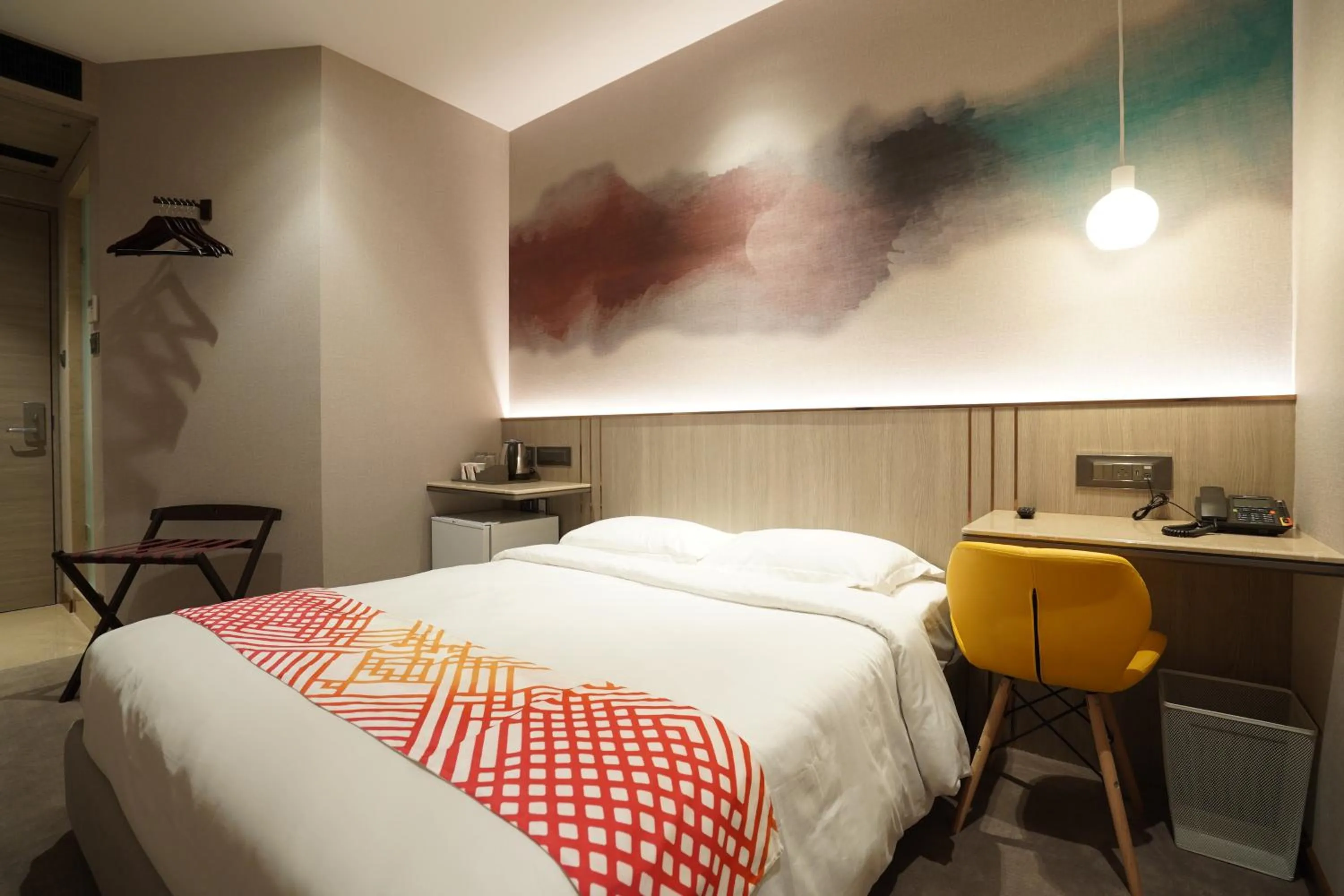 Bed in Ginger Mumbai, Goregaon