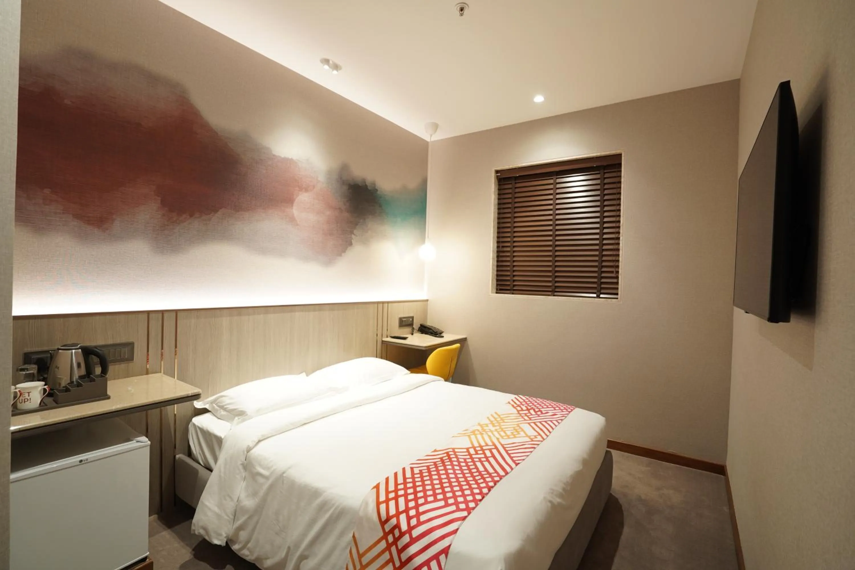 Bed in Ginger Mumbai, Goregaon