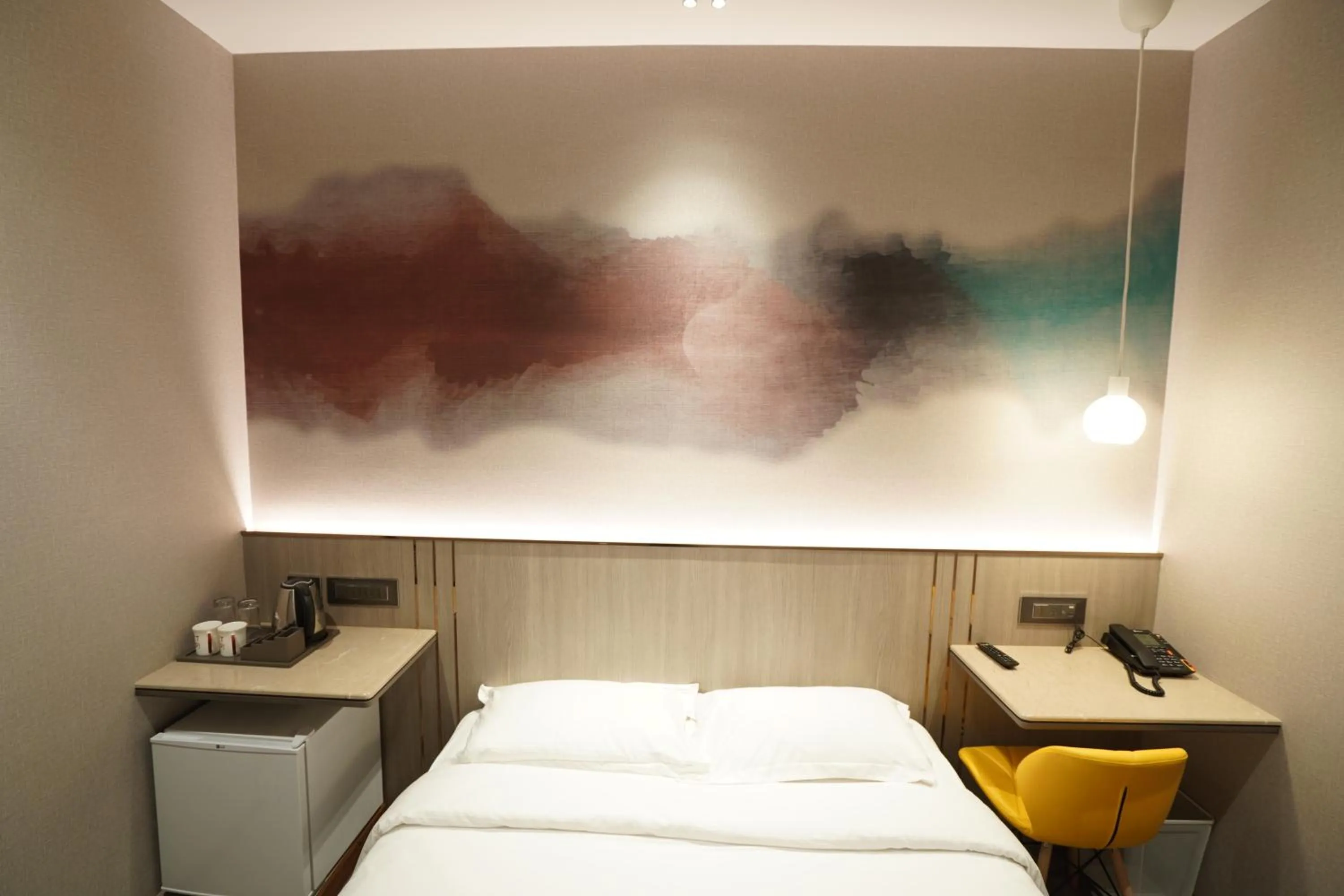 Bed in Ginger Mumbai, Goregaon