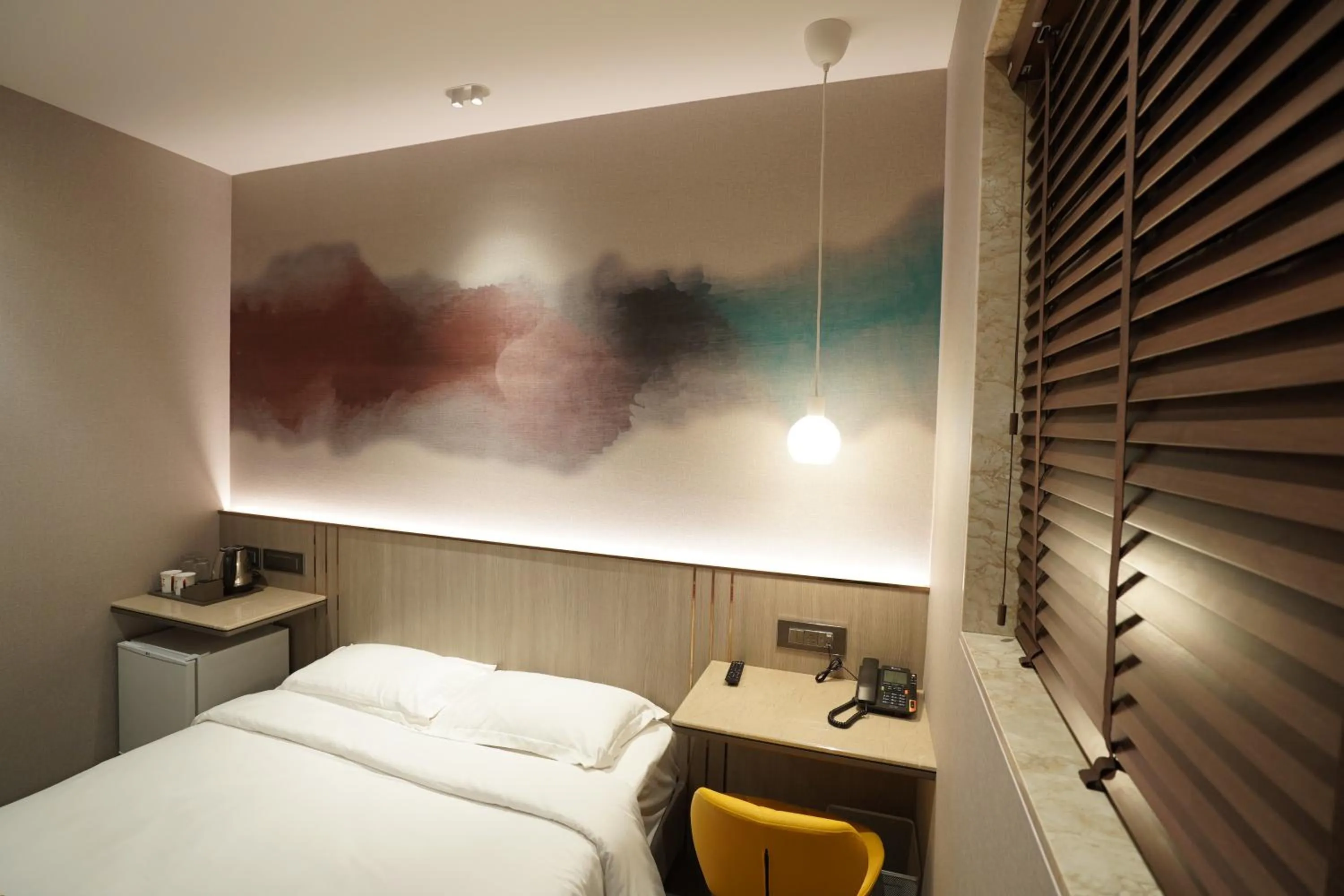 Bed in Ginger Mumbai, Goregaon