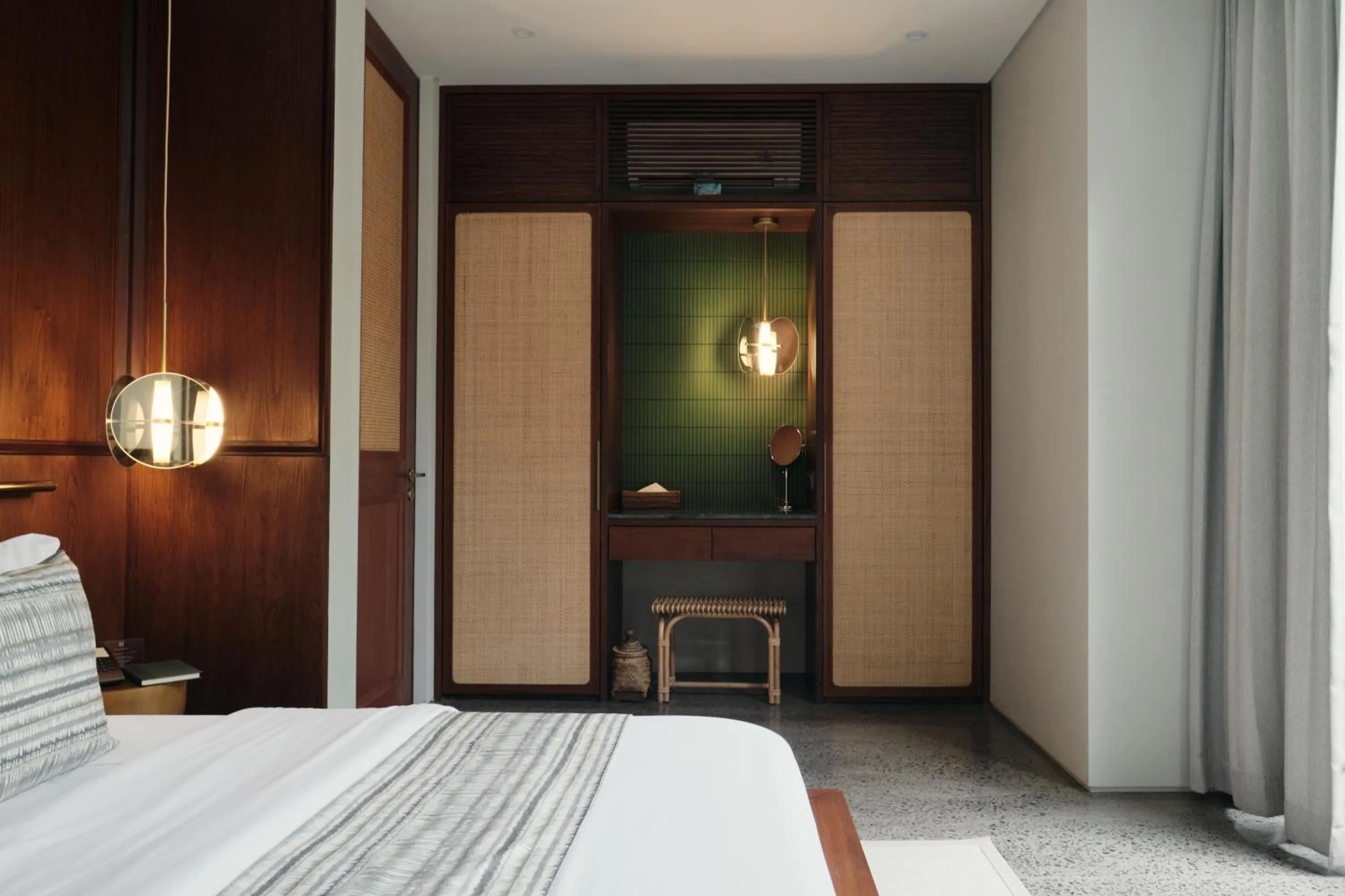 wardrobe, Bed in Munno Villa