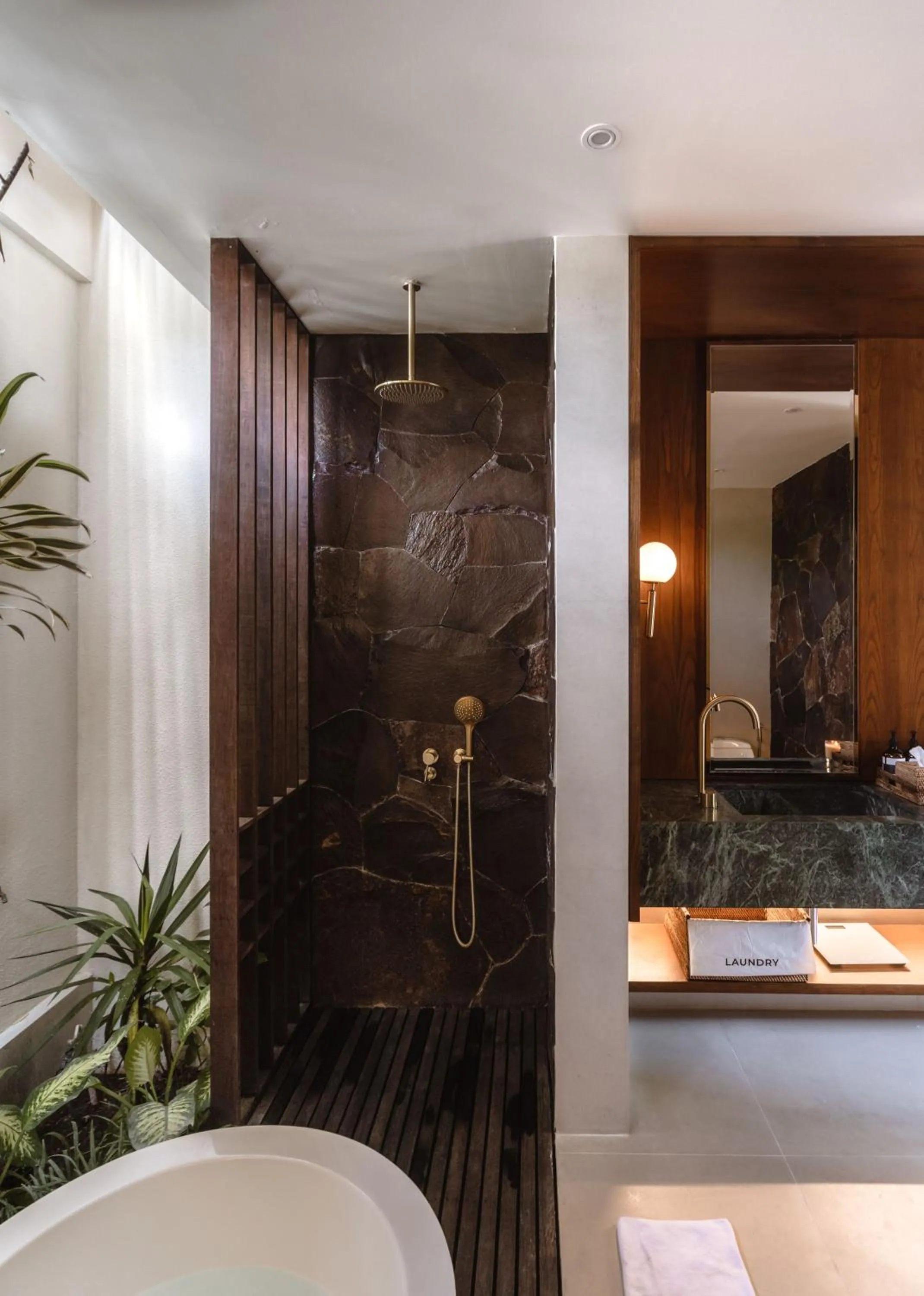 Shower in Munno Villa