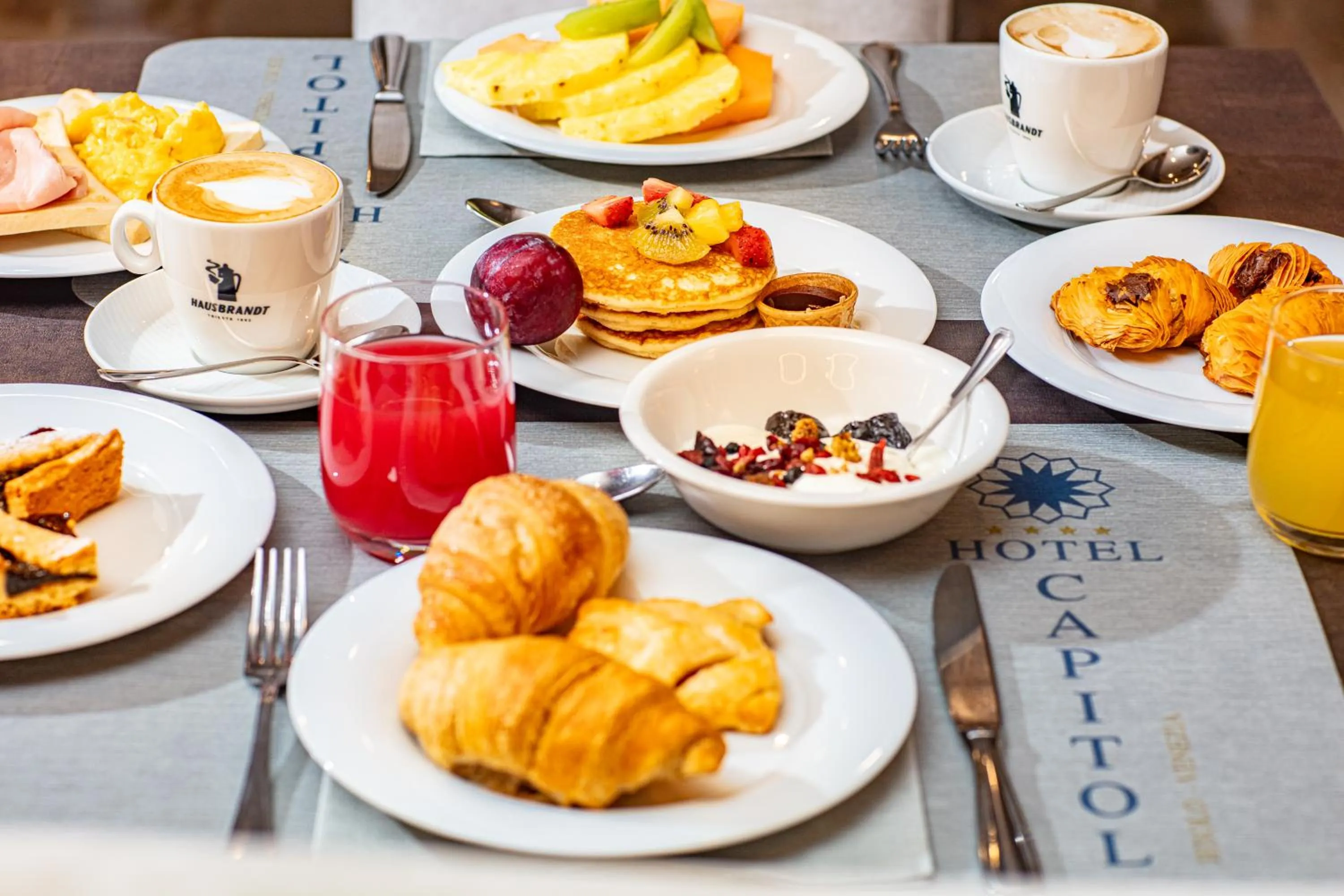 Restaurant/places to eat in Hotel Capitol