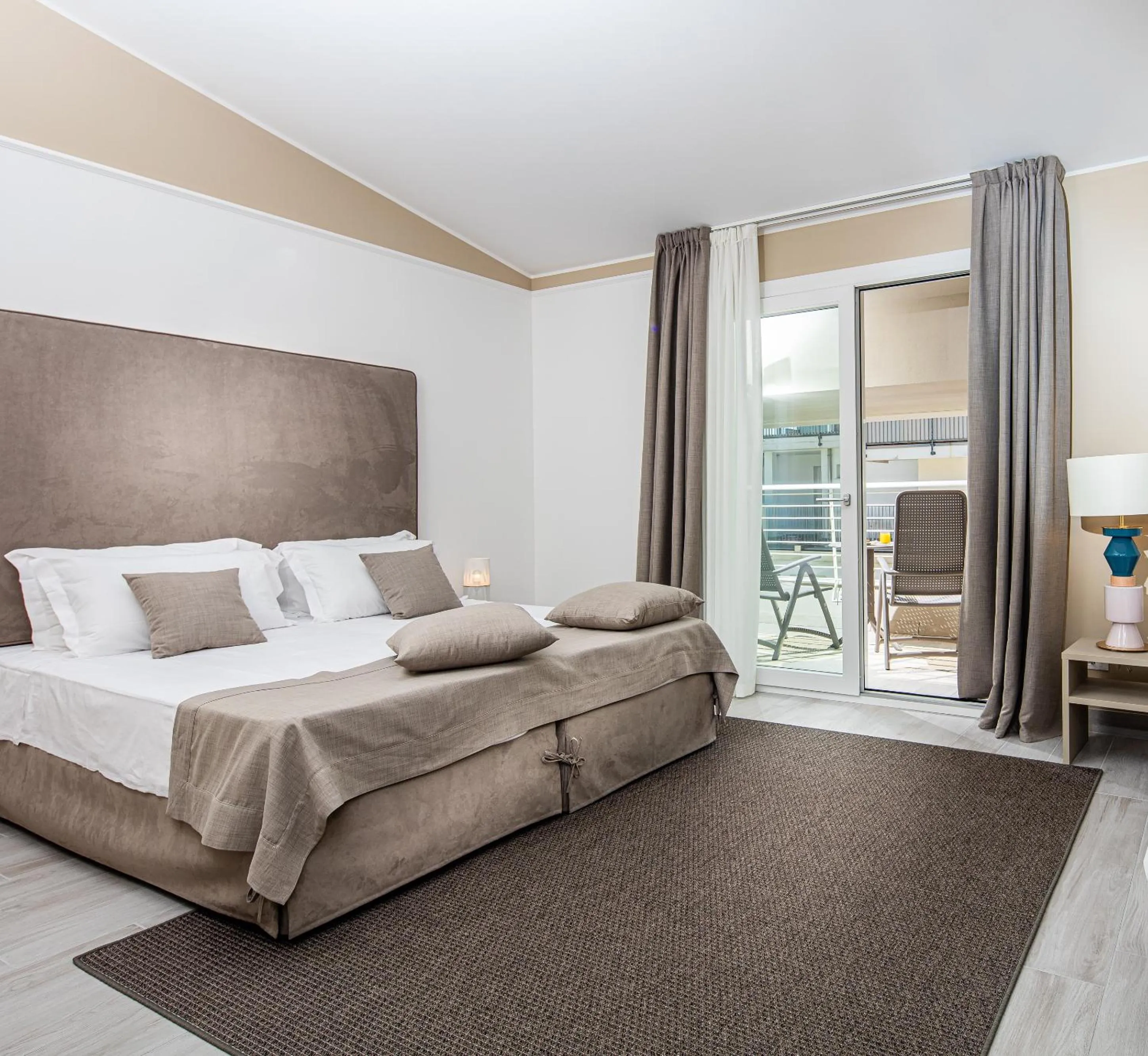 Bed in Hotel Capitol