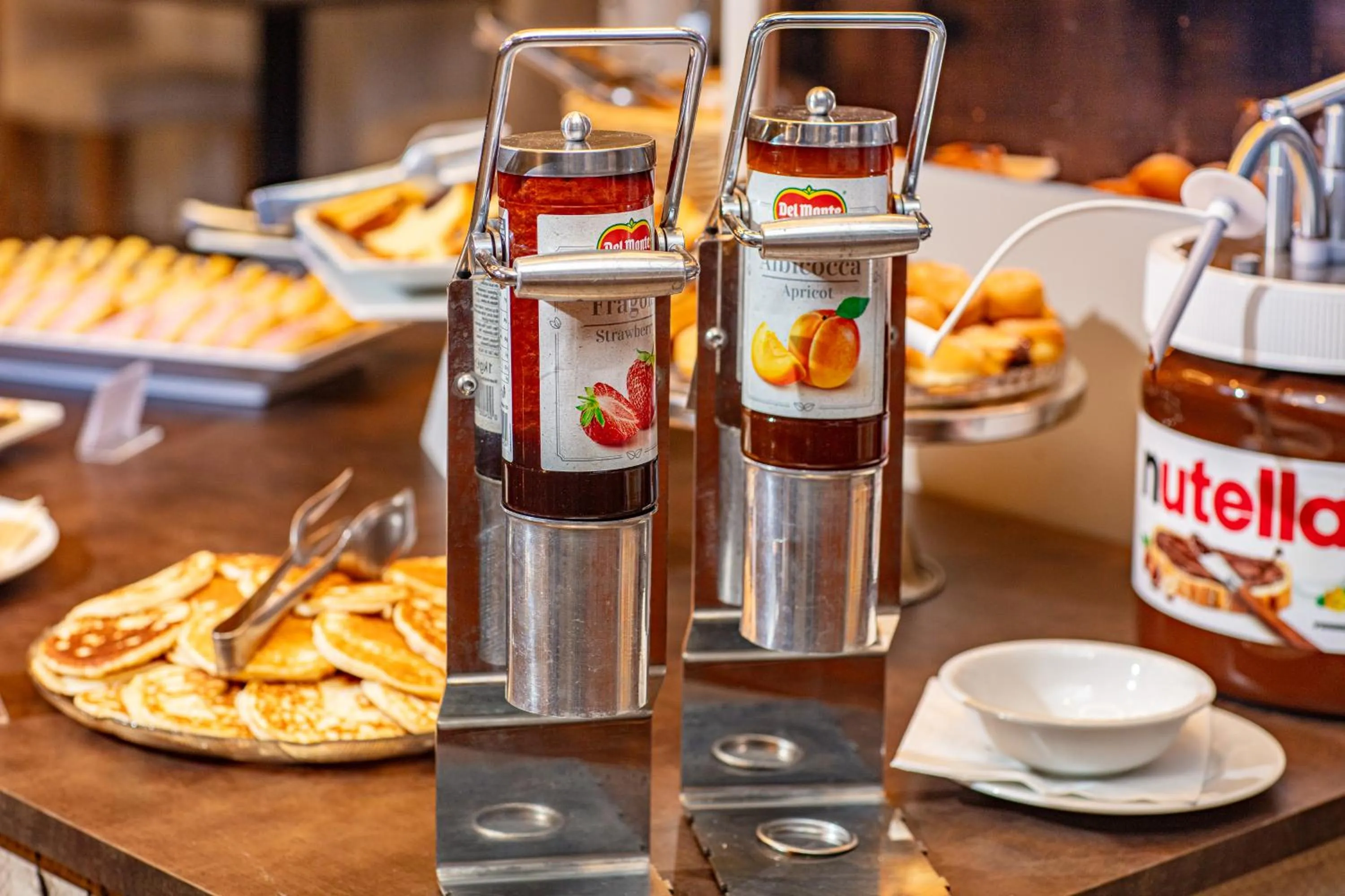 Restaurant/places to eat in Hotel Capitol