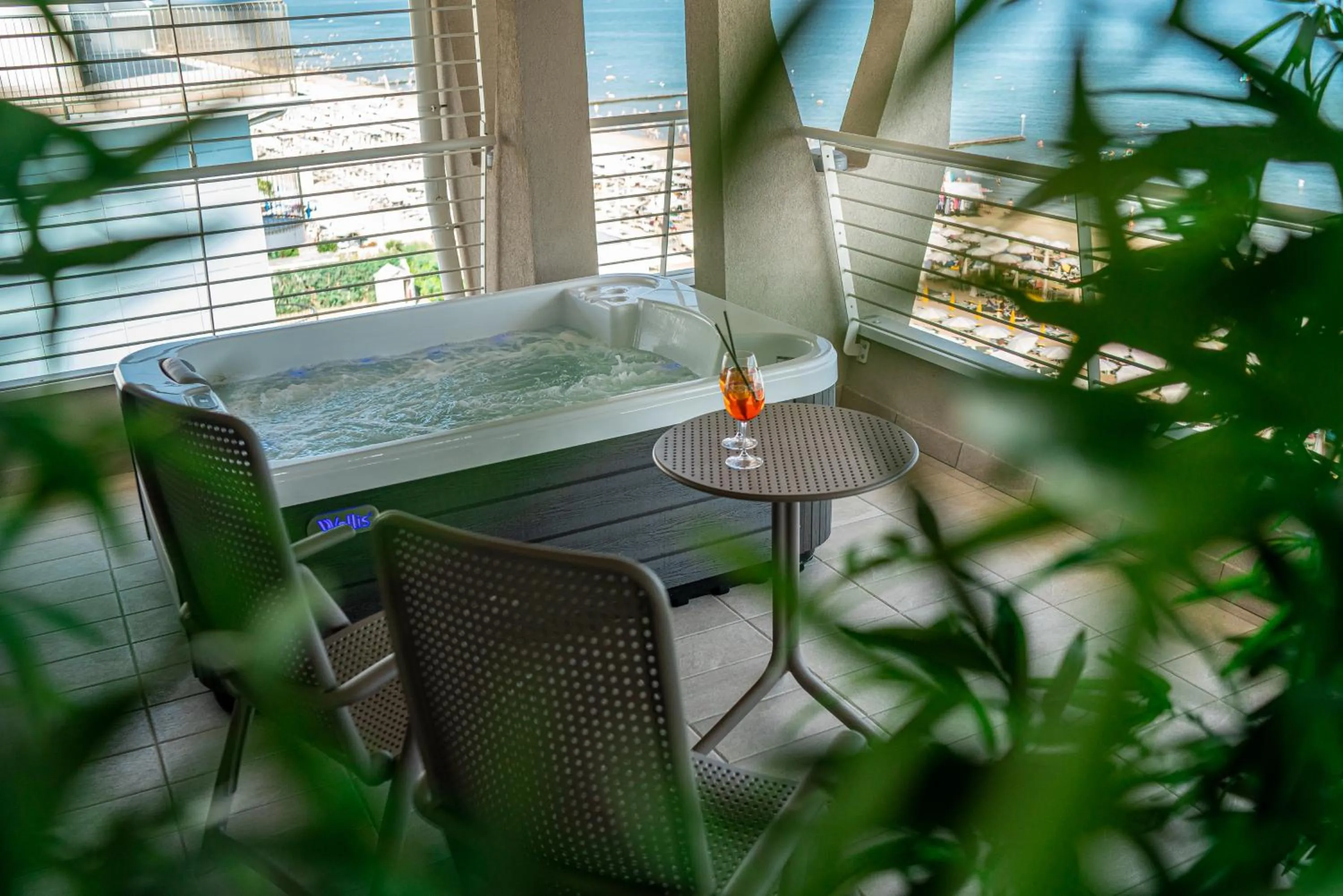 Hot Tub in Hotel Capitol