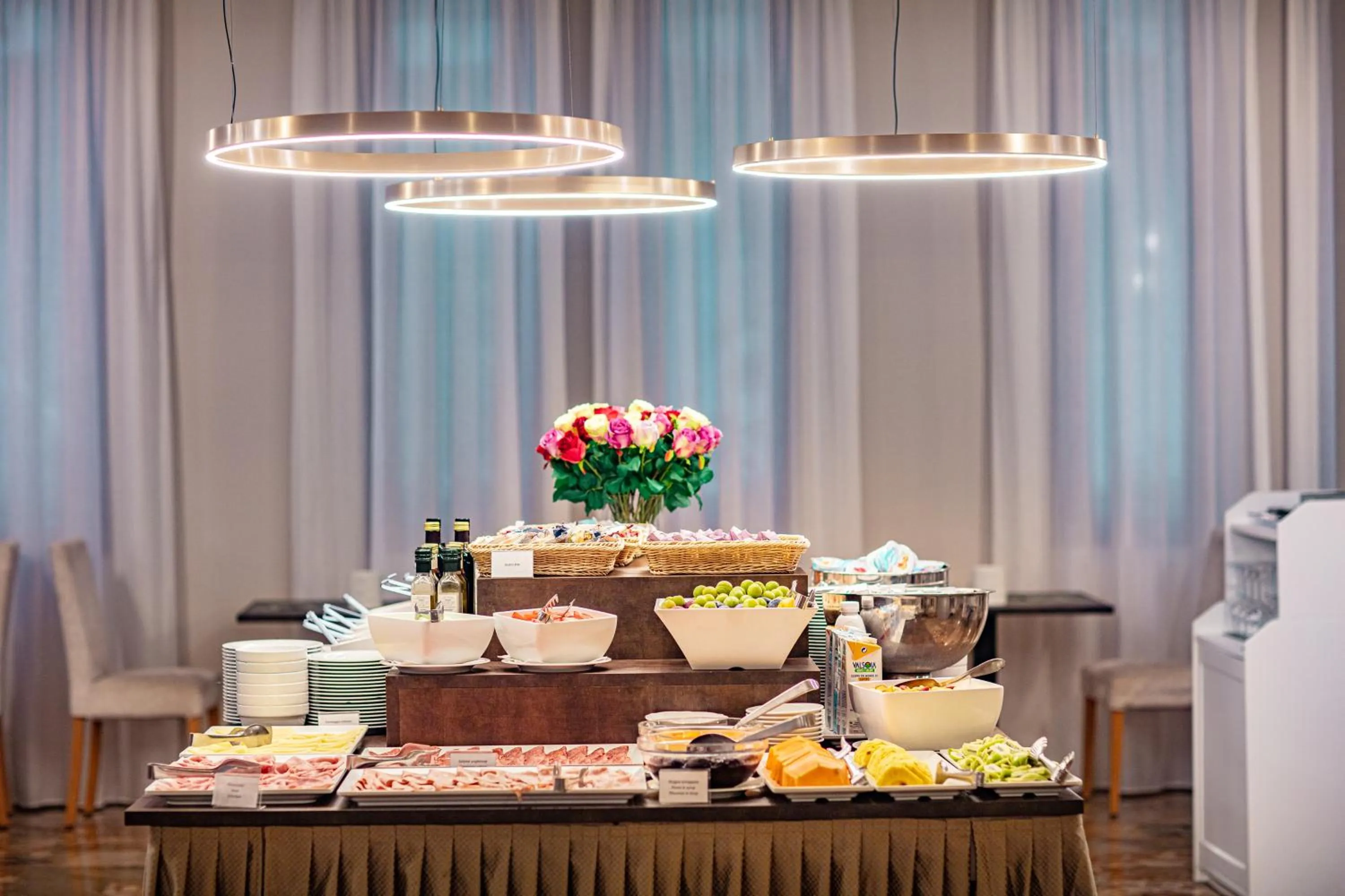 Restaurant/places to eat in Hotel Capitol