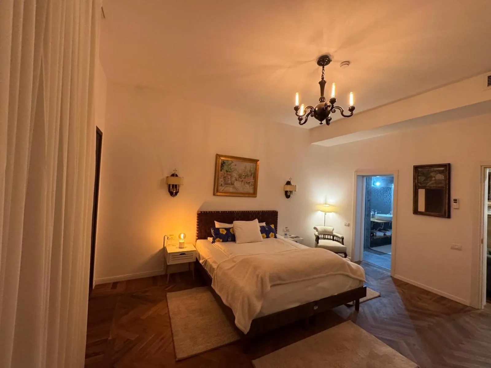 Photo of the whole room, Bed in Nobel Boutique