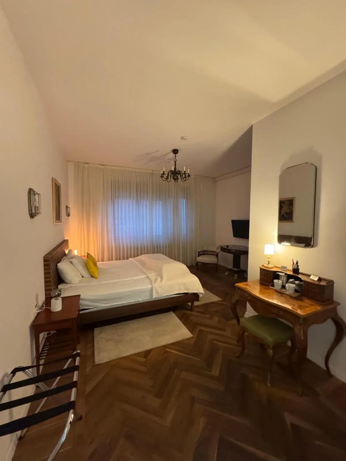 Photo of the whole room, Bed in Nobel Boutique