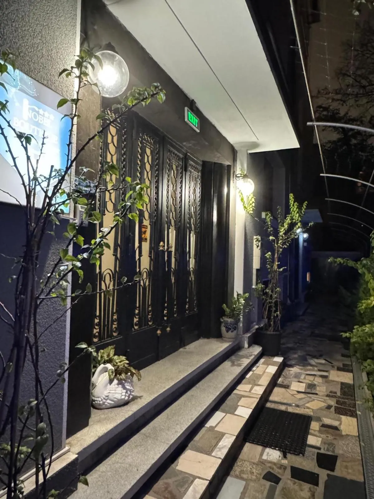 Facade/entrance in Nobel Boutique