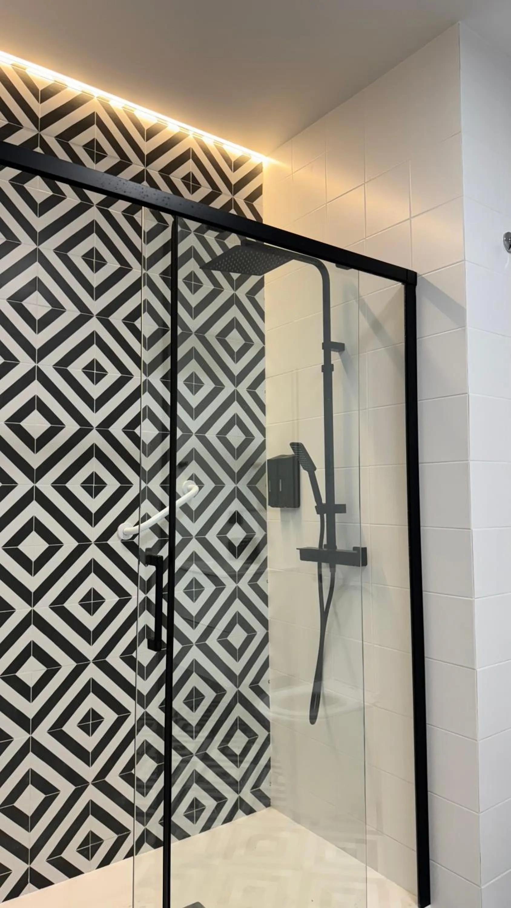 Shower in Apart-hotel Happy Life