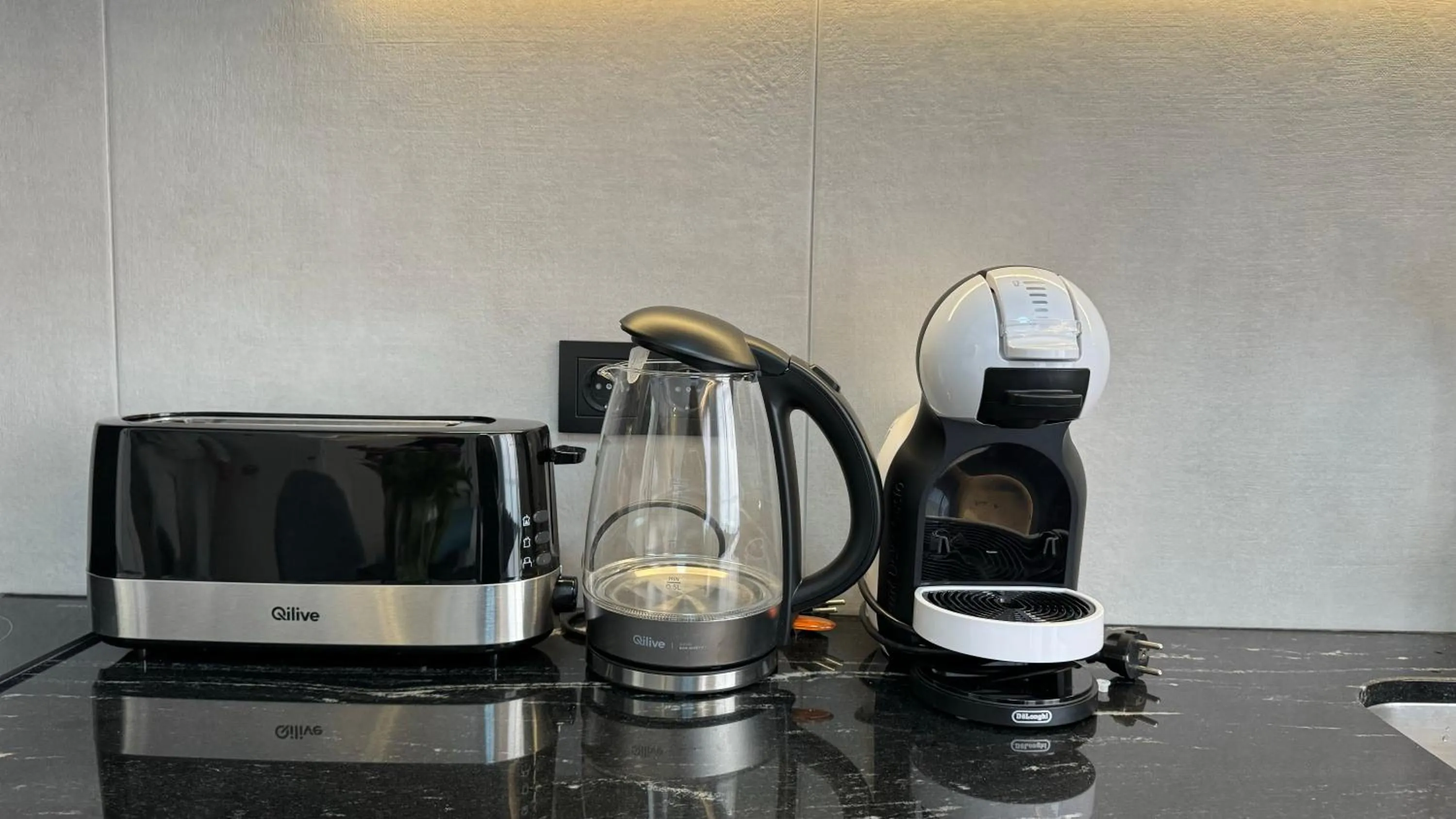 Coffee/tea facilities in Apart-hotel Happy Life