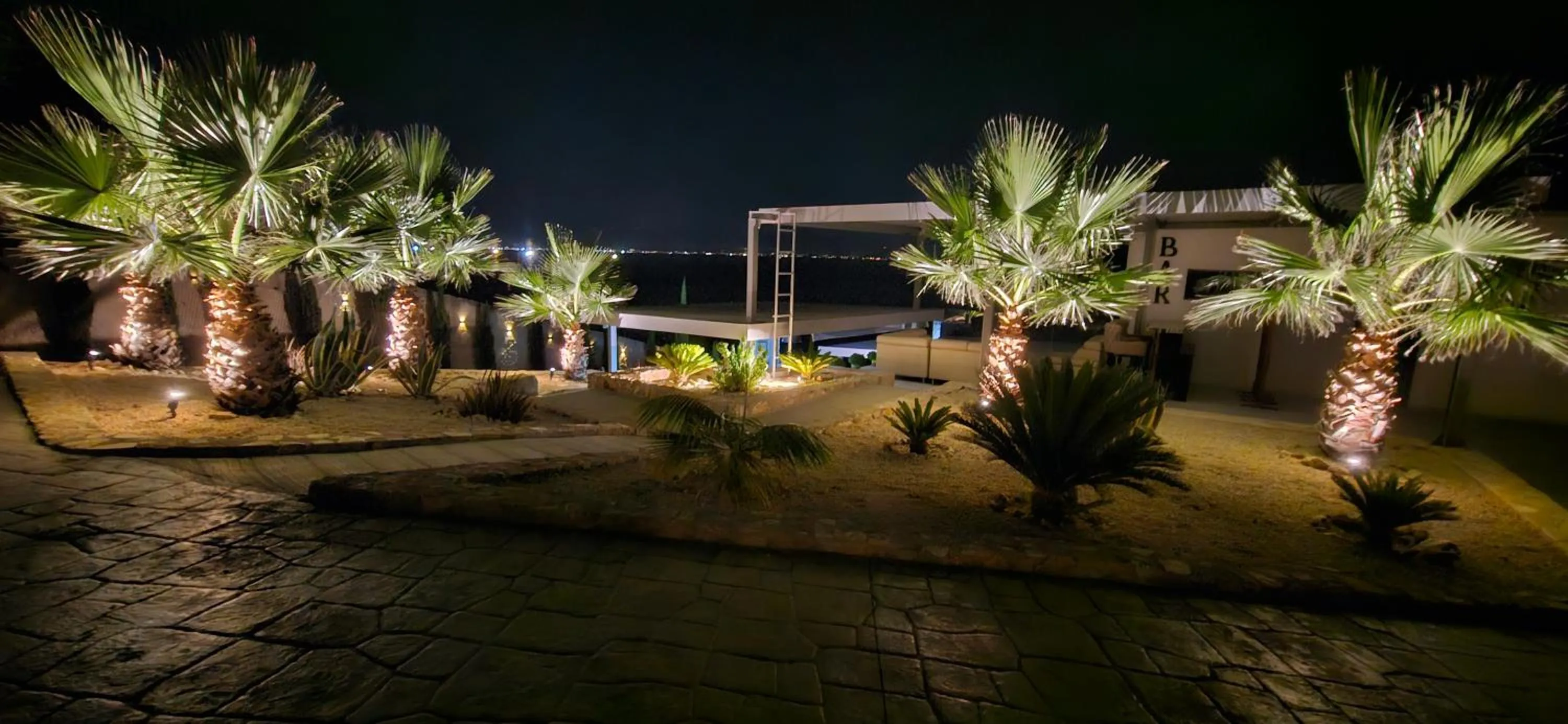 Property building in Anavalos