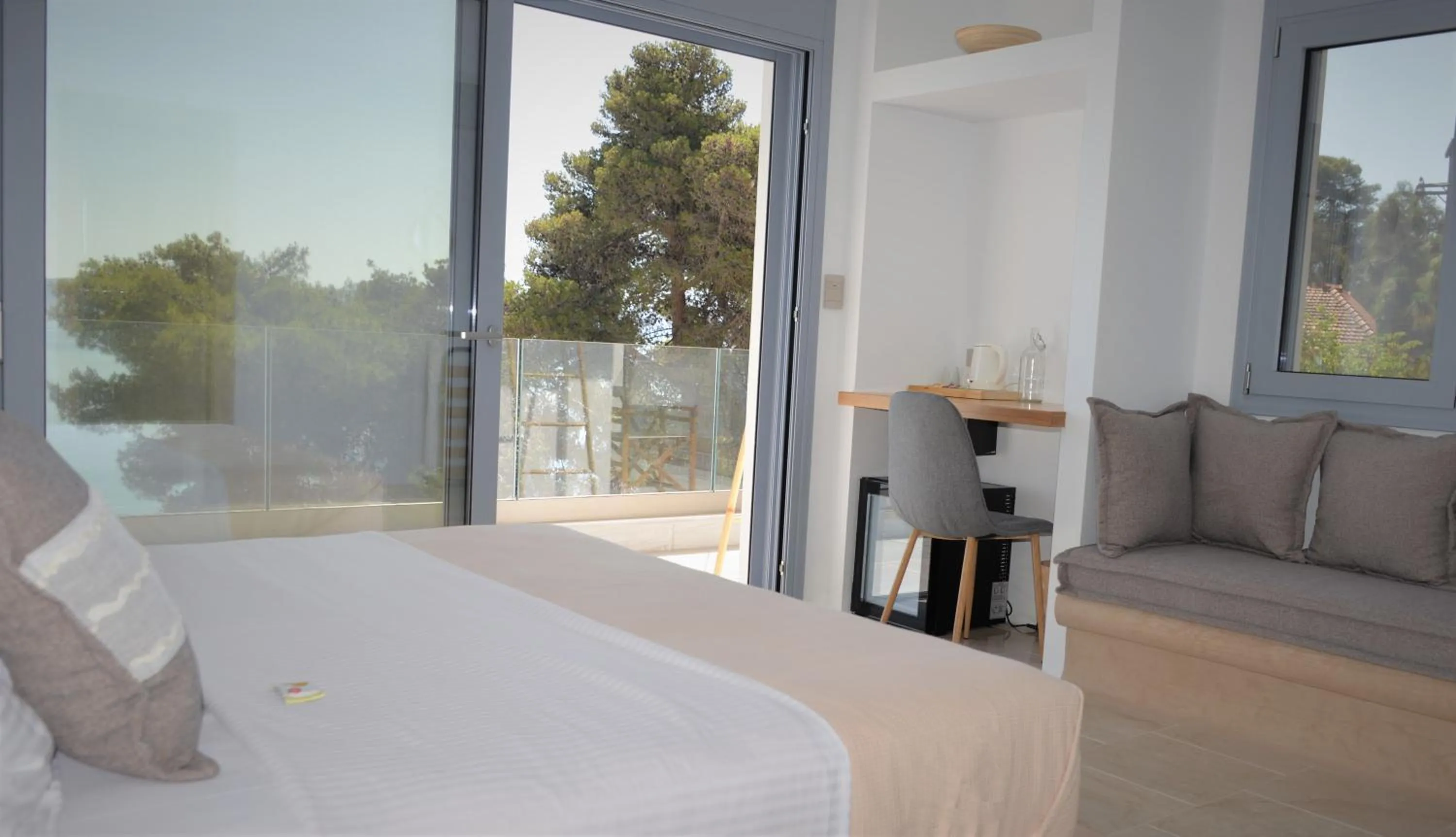 Seating area, Bed in Anavalos