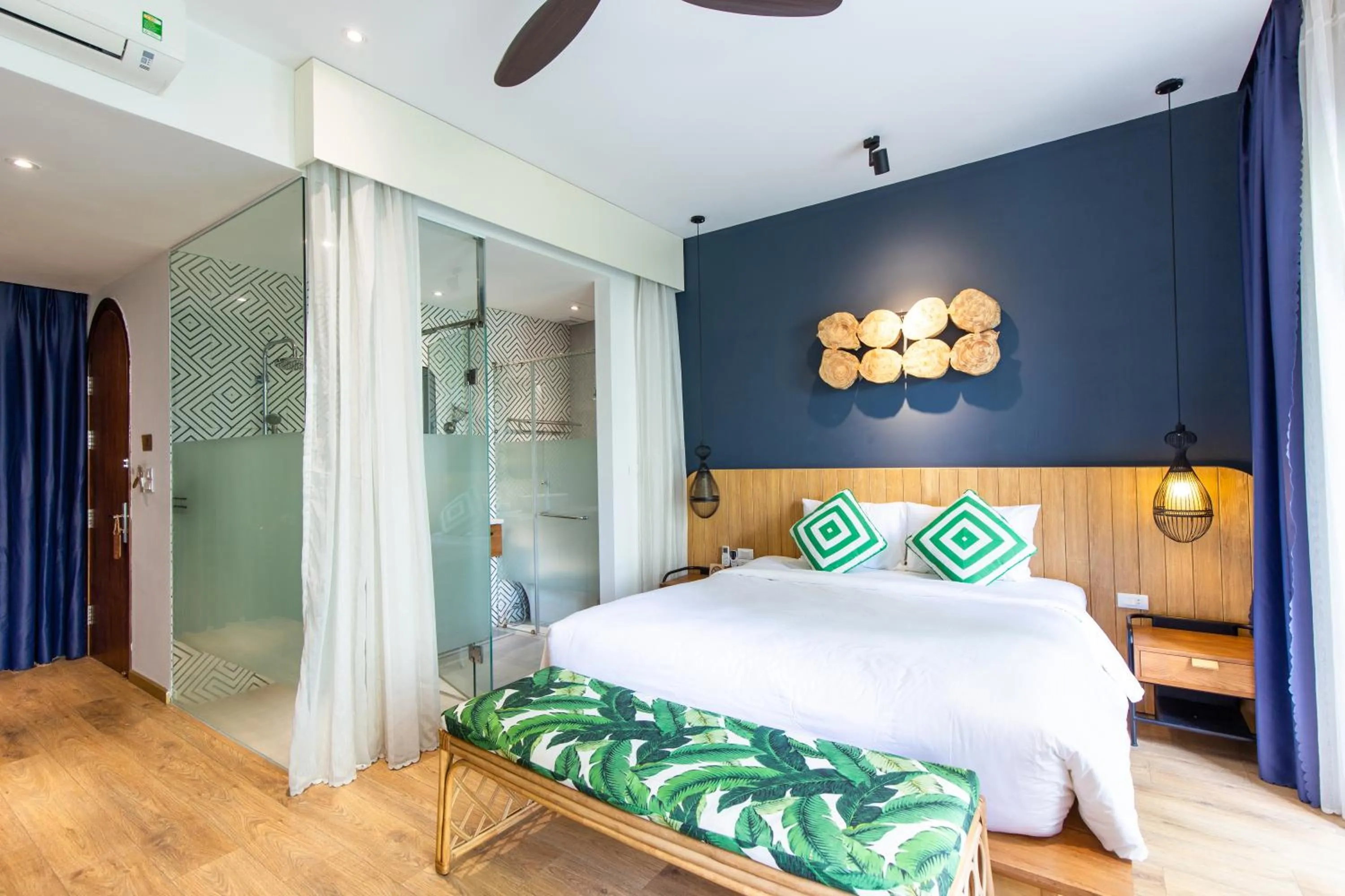 Bedroom, Bed in Seaforest Hotel by Haviland