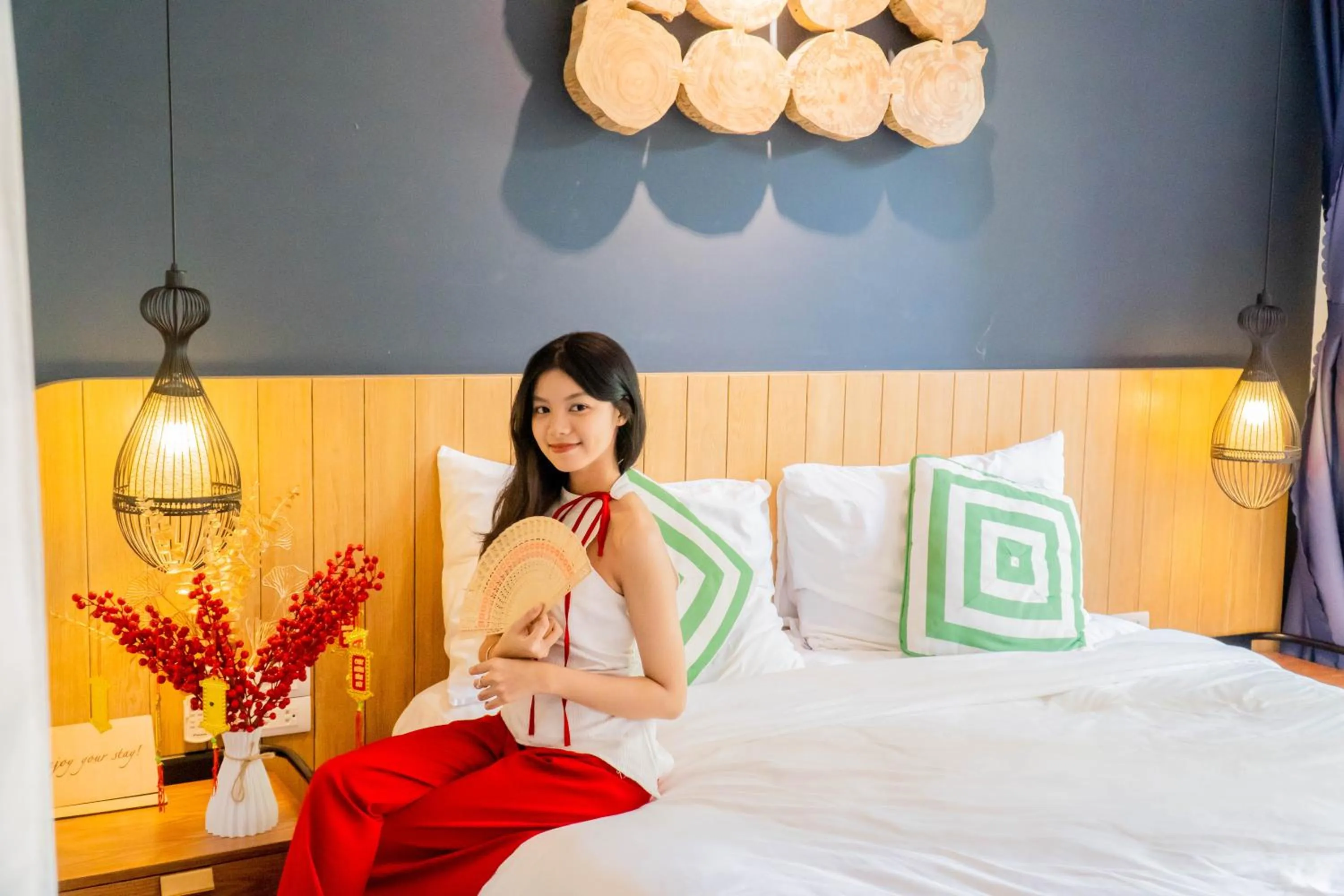 People, Bed in Seaforest Hotel by Haviland