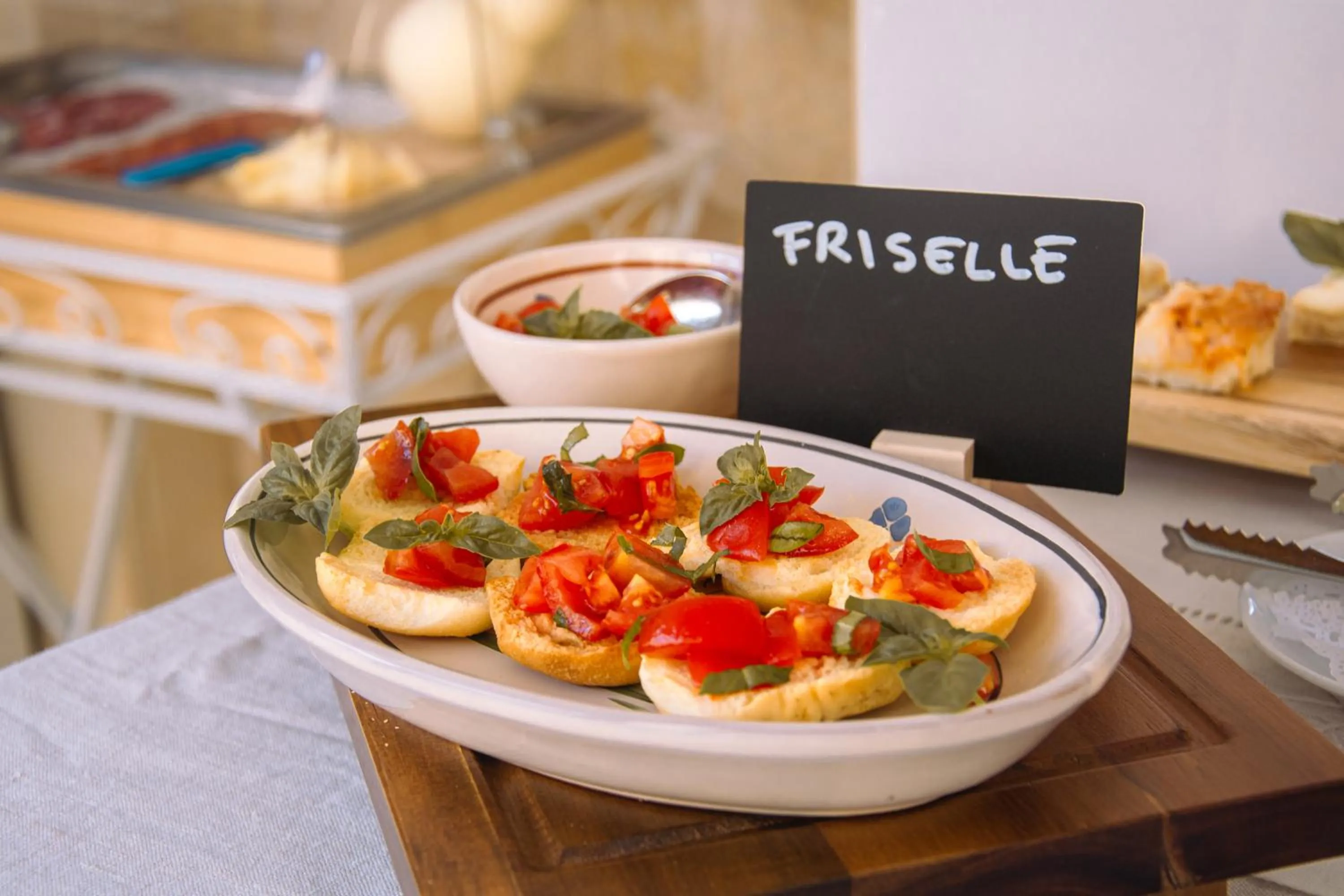 Restaurant/places to eat in Villa Sardella