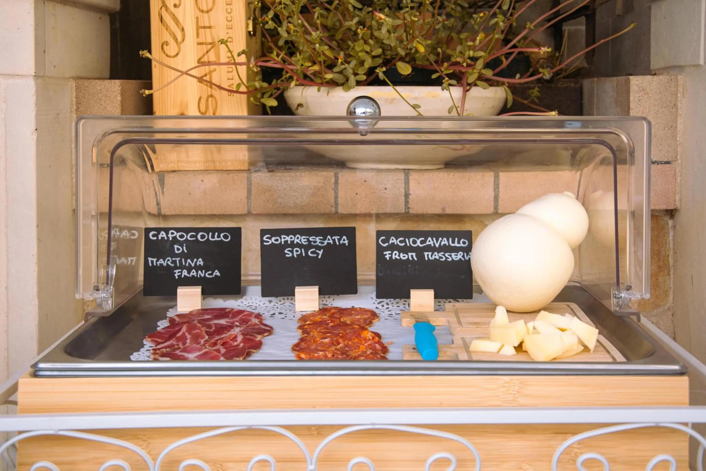 Breakfast in Villa Sardella